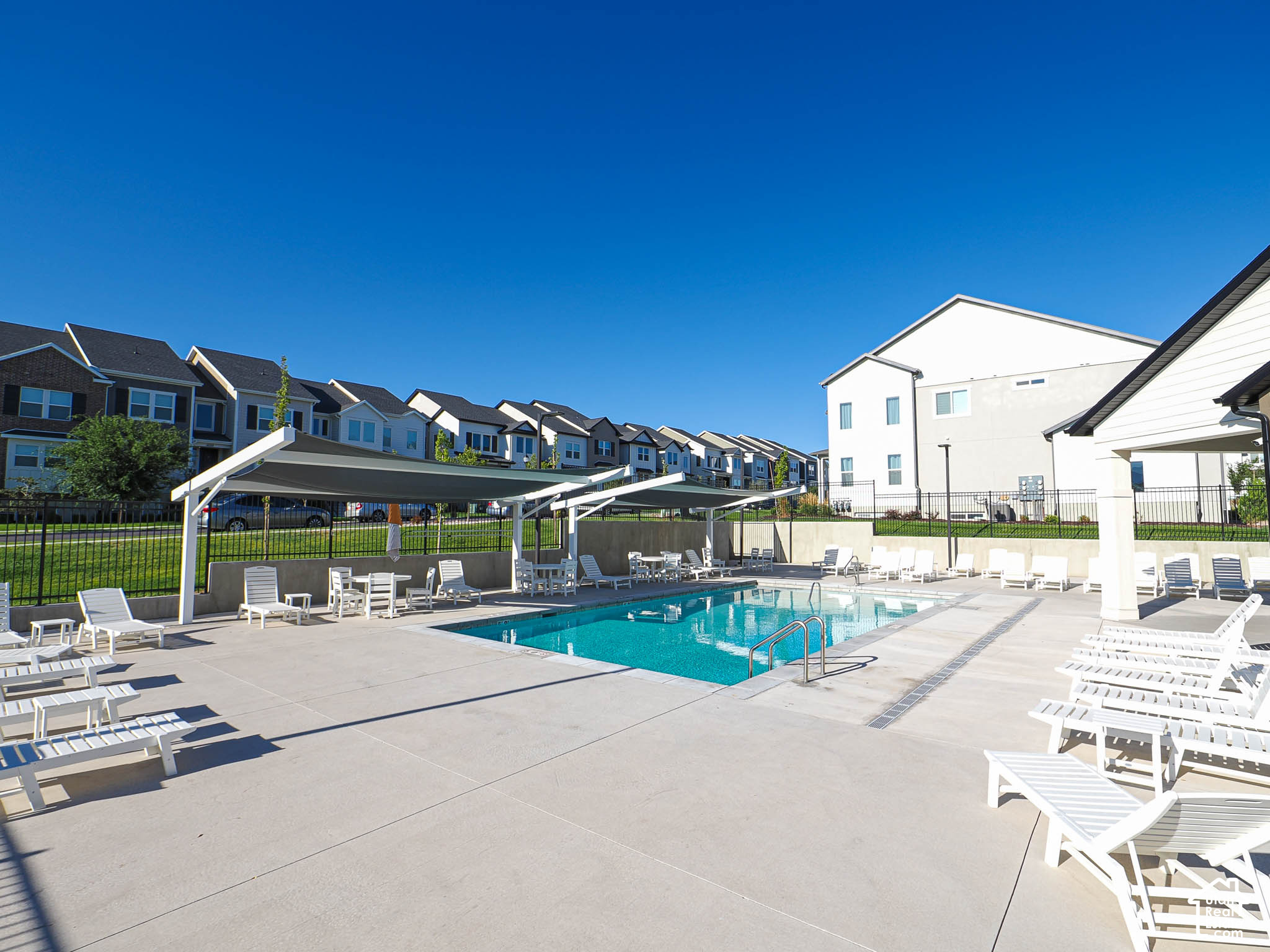 property viewer photo 35
