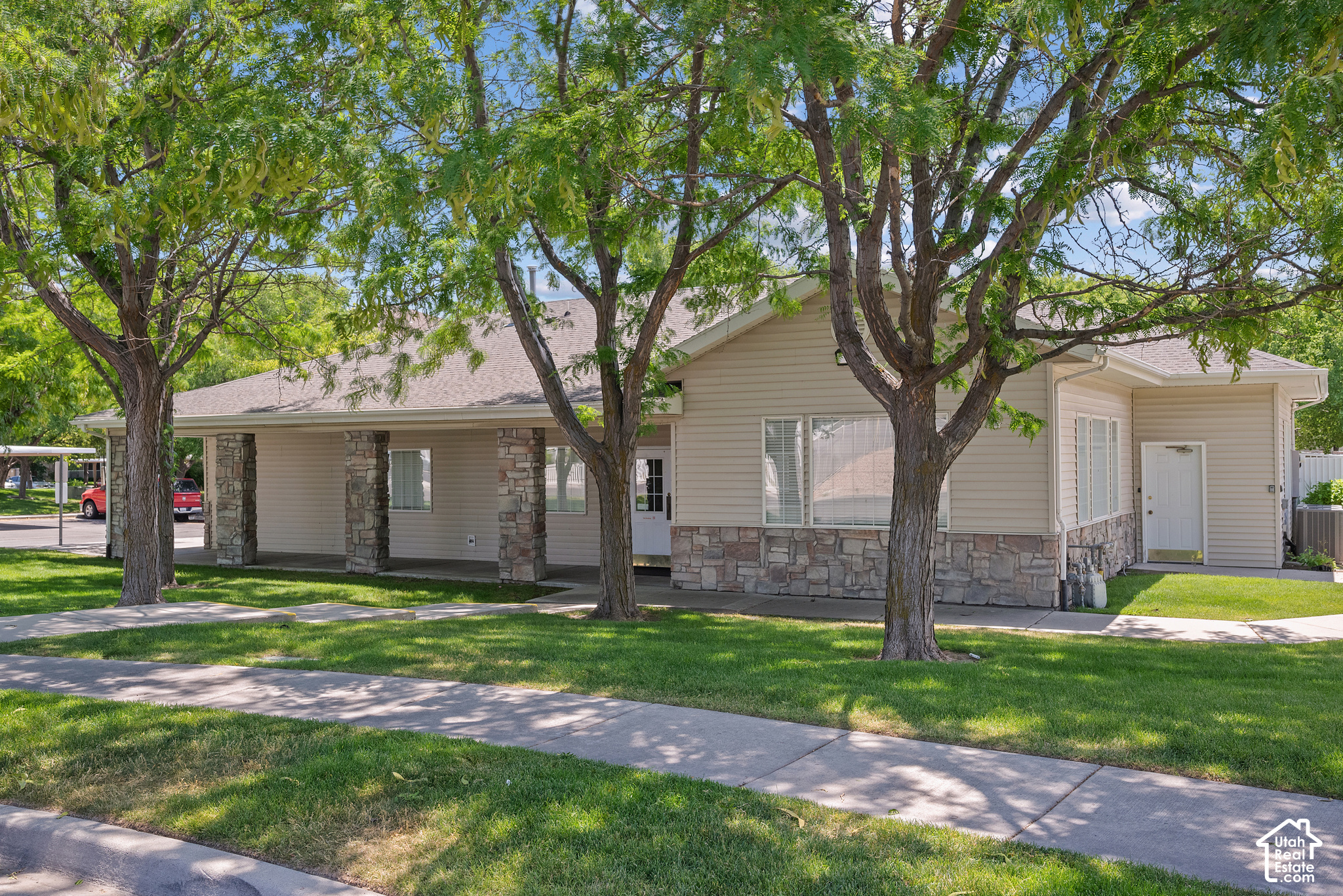 main property photo 23