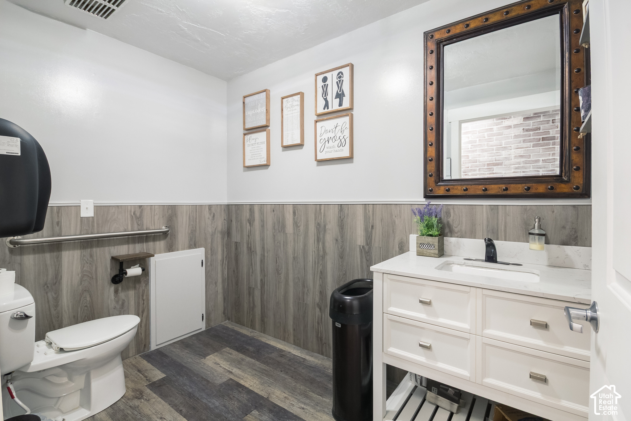 main property photo 17