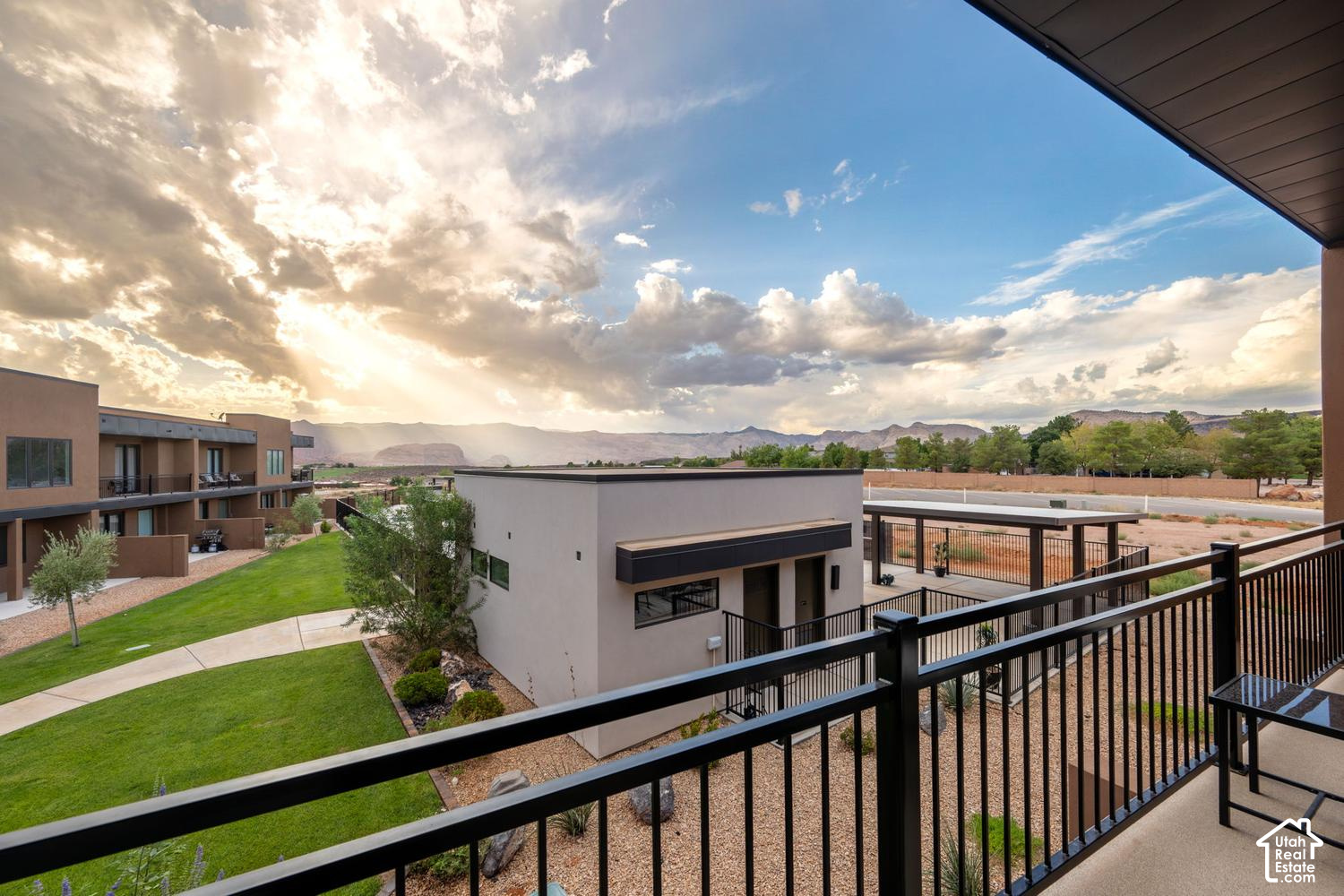 main property photo 28