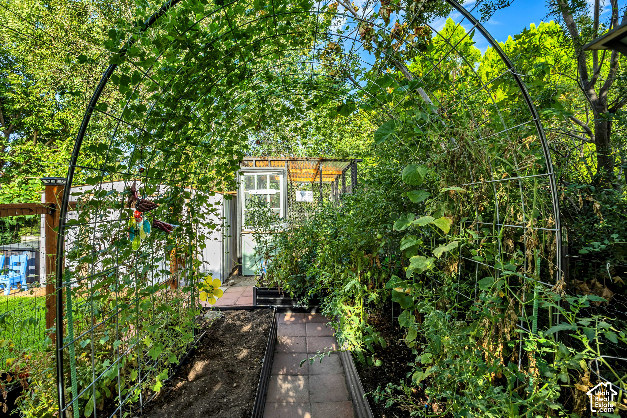 main property photo 32