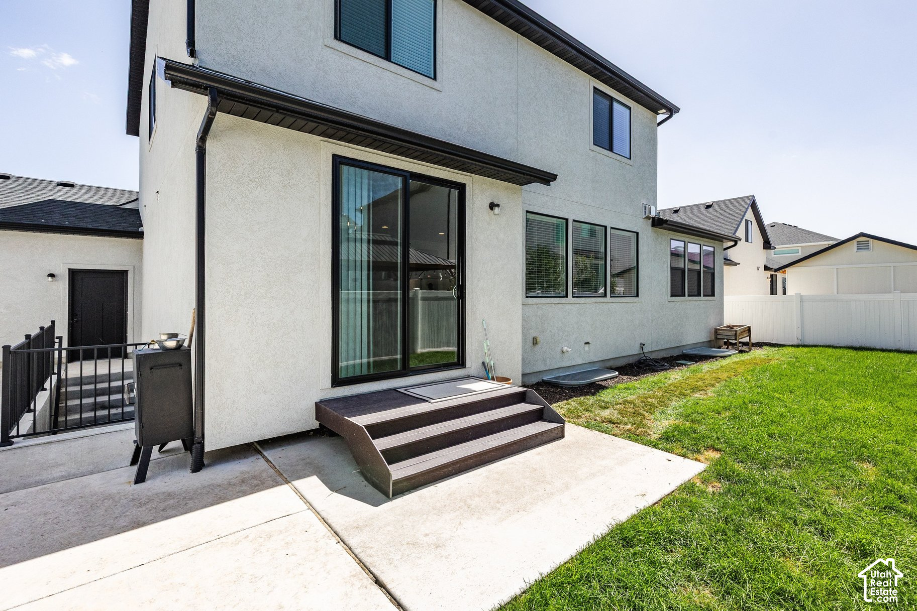 main property photo 40
