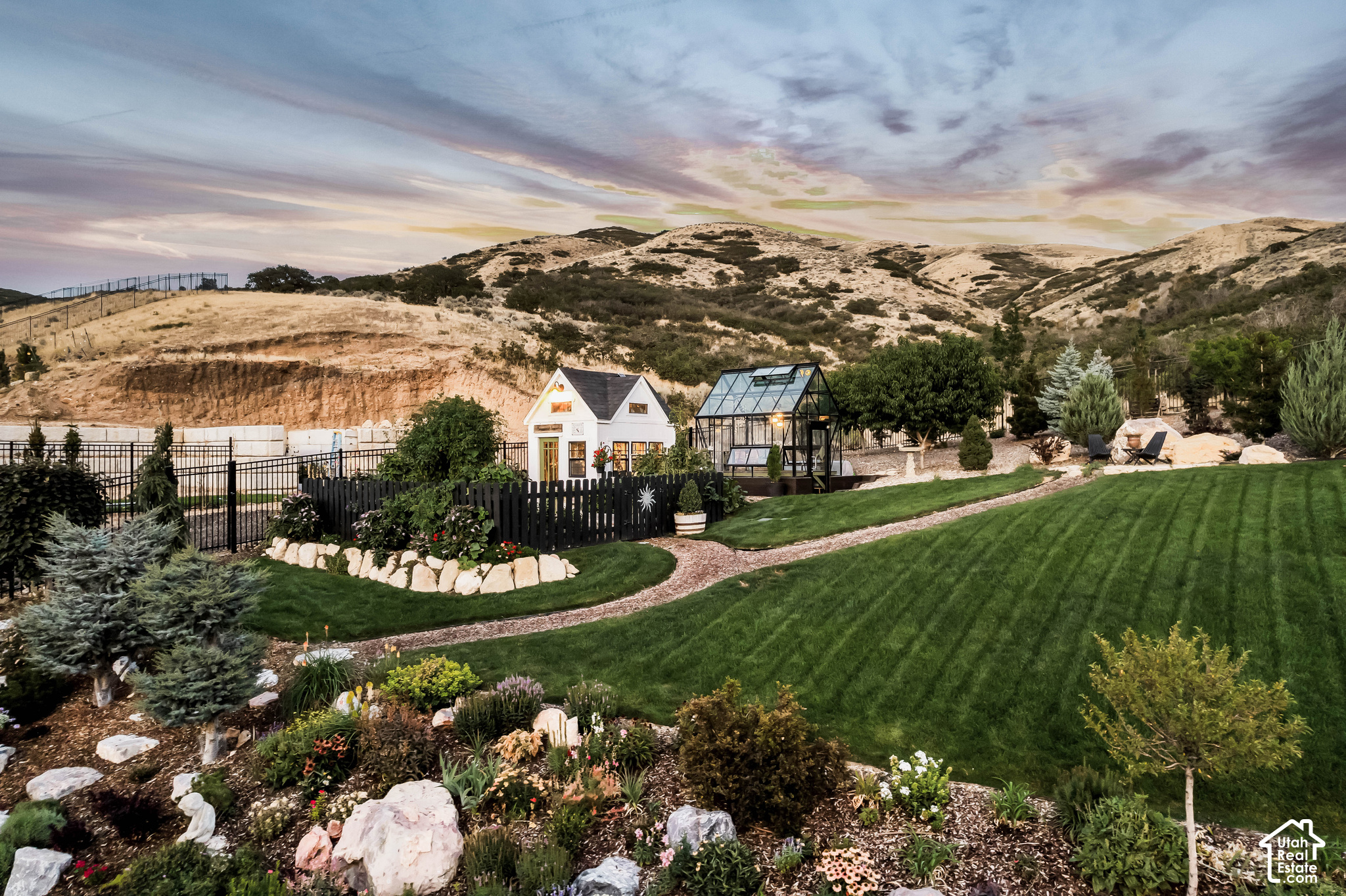 main property photo 40