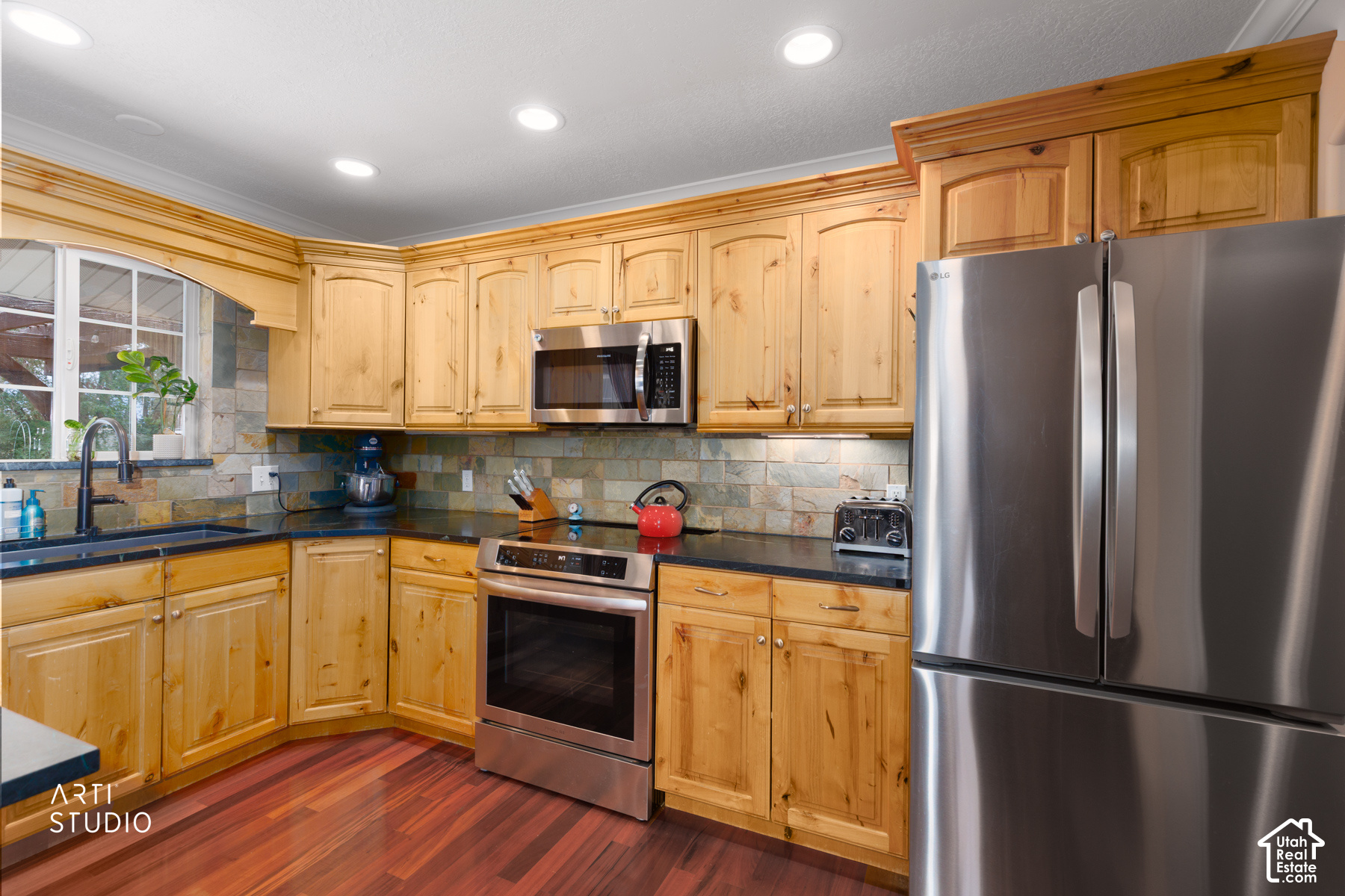 main property photo 16