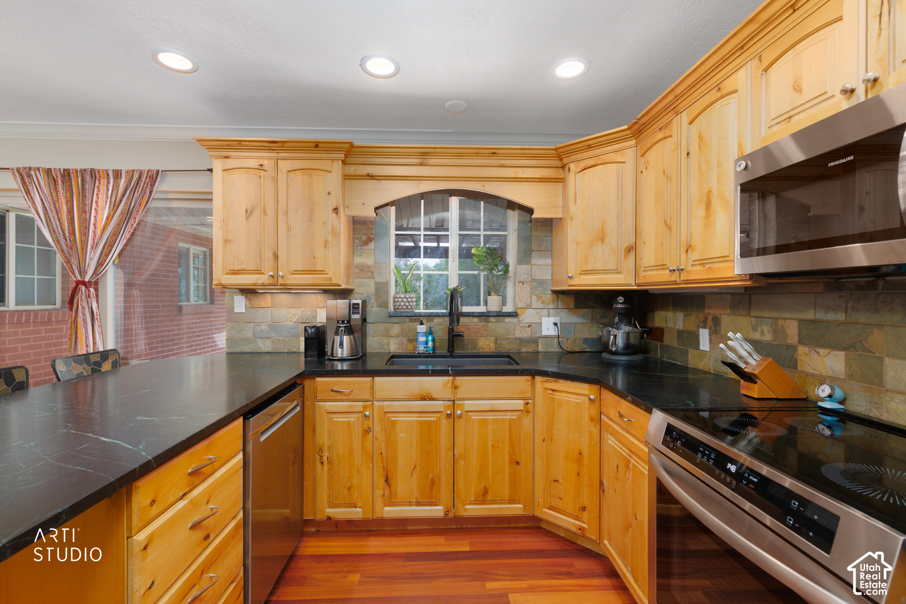 main property photo 17