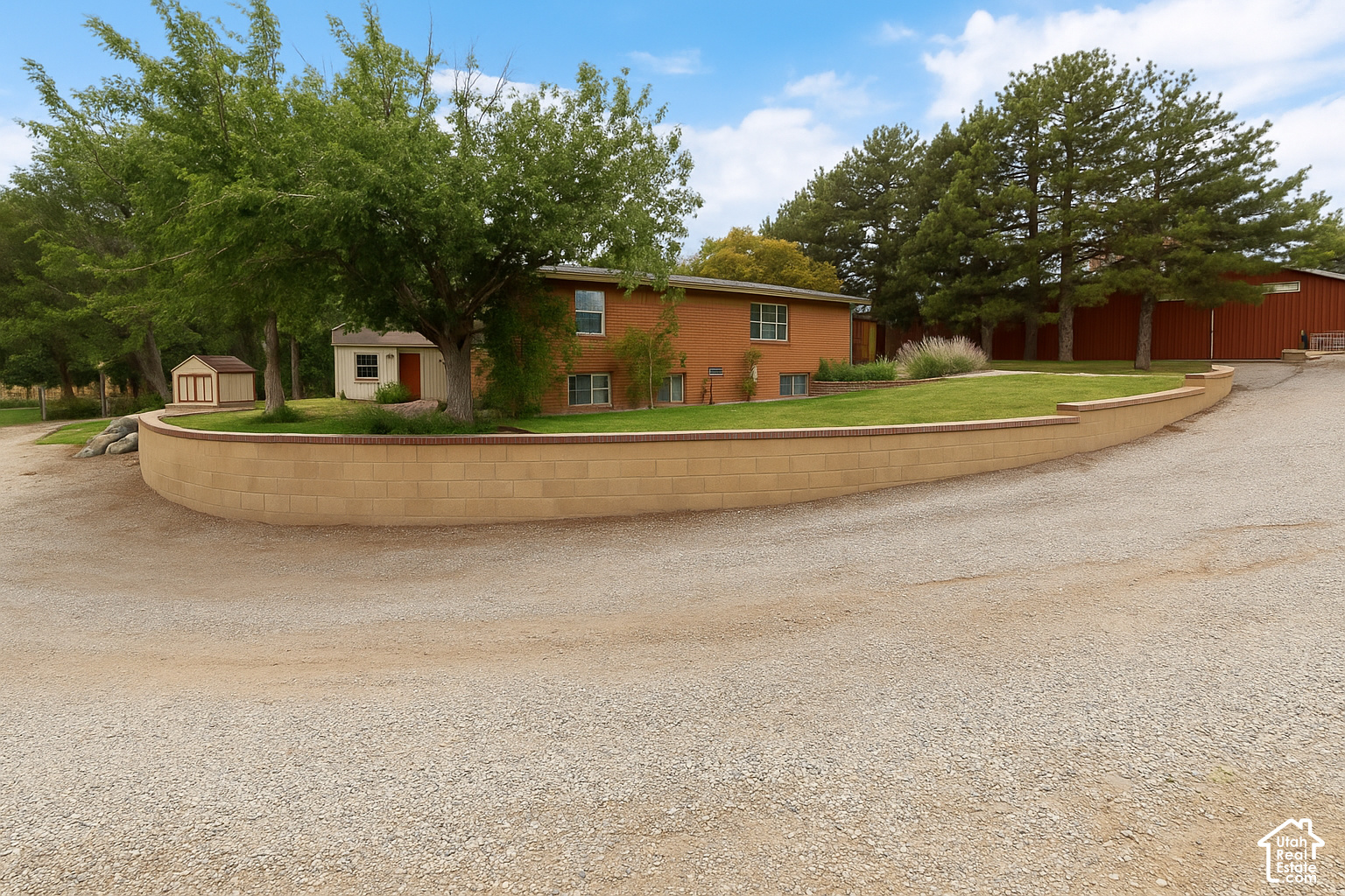 main property photo 37
