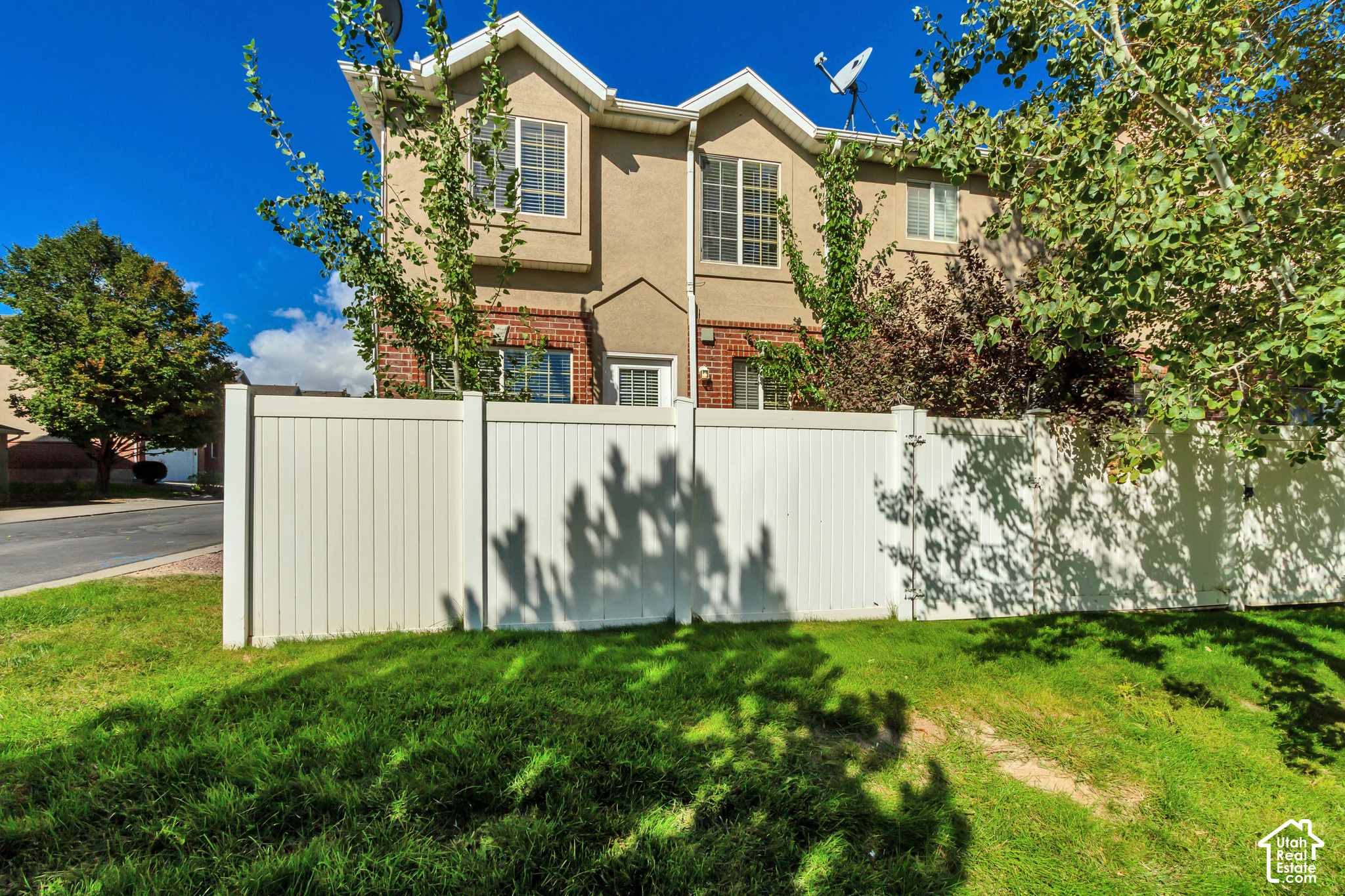main property photo 32