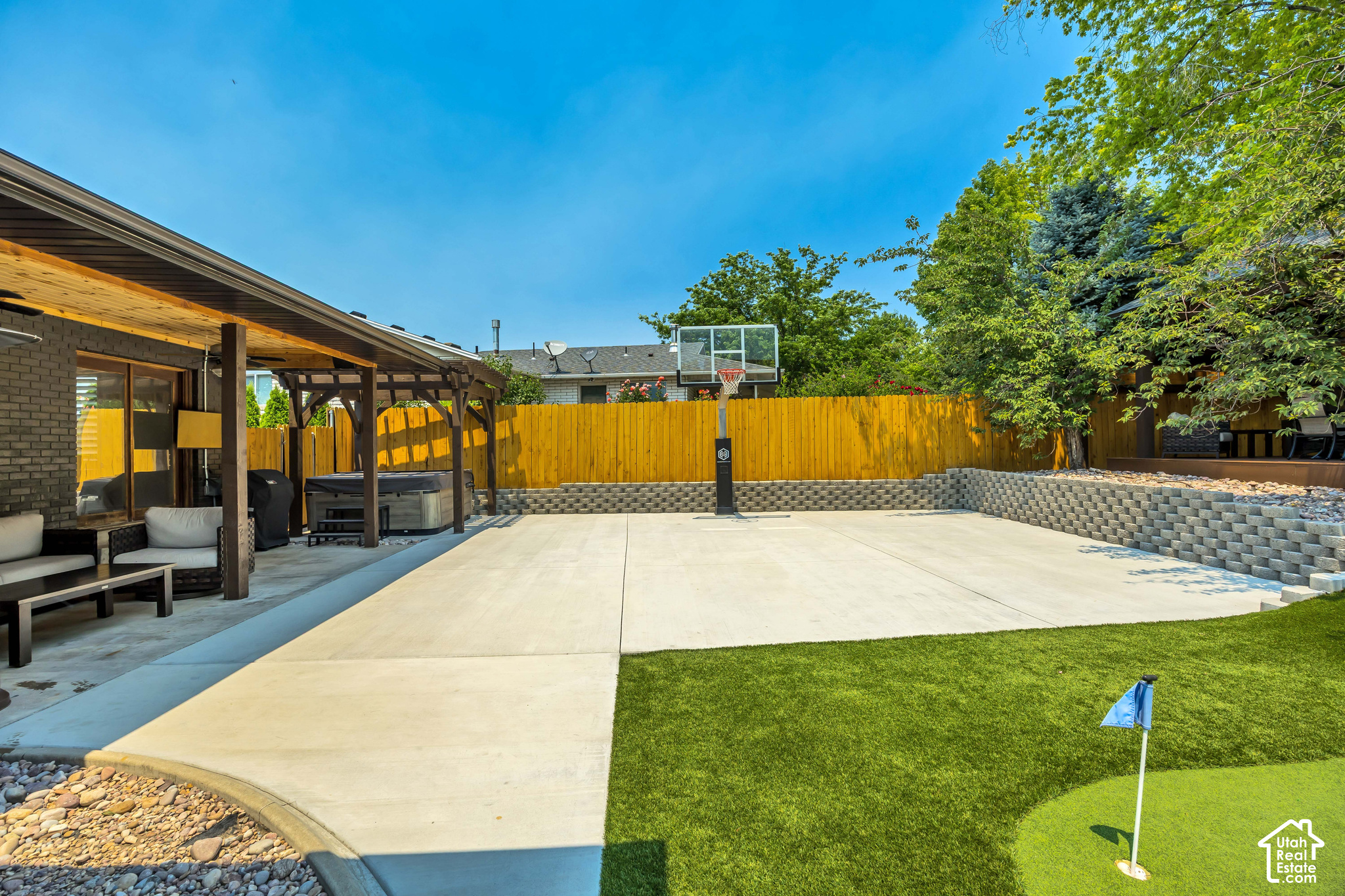 main property photo 40