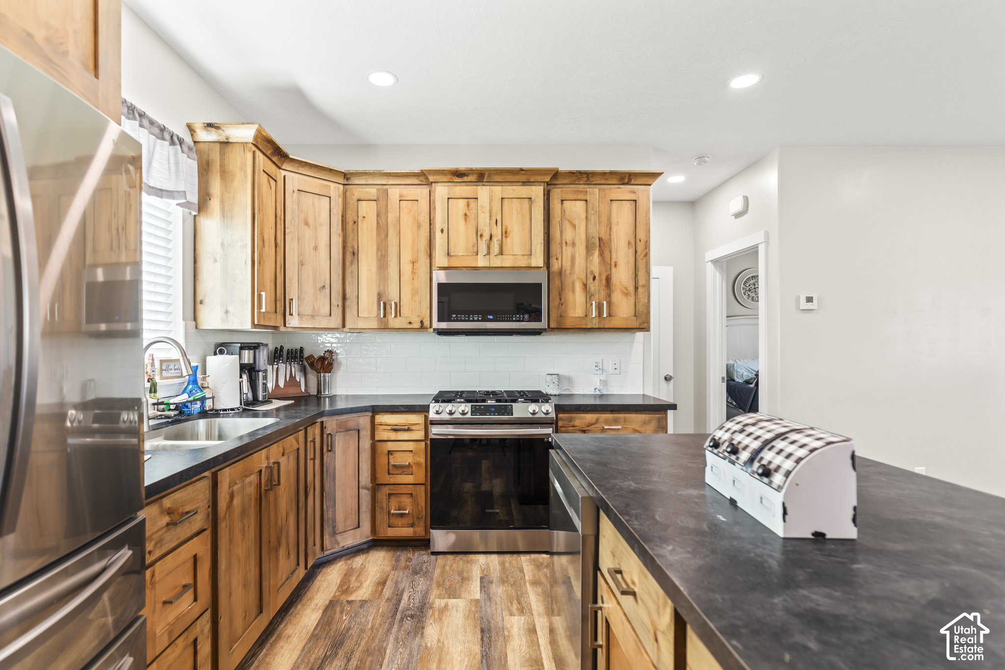 main property photo 12
