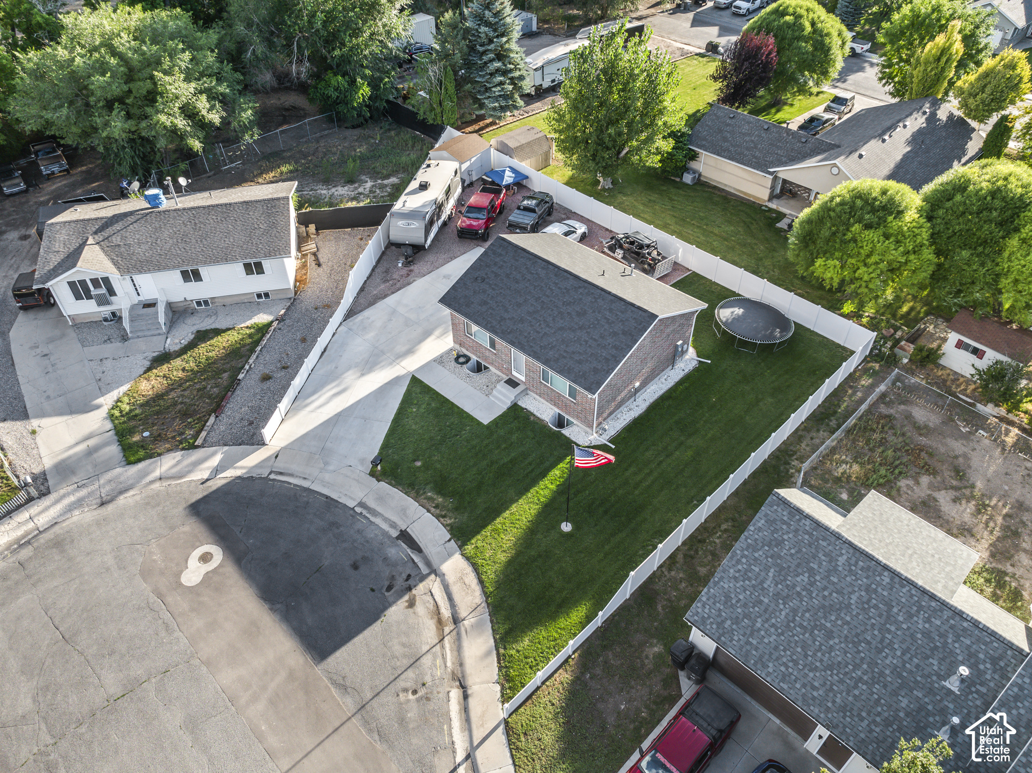 main property photo 37
