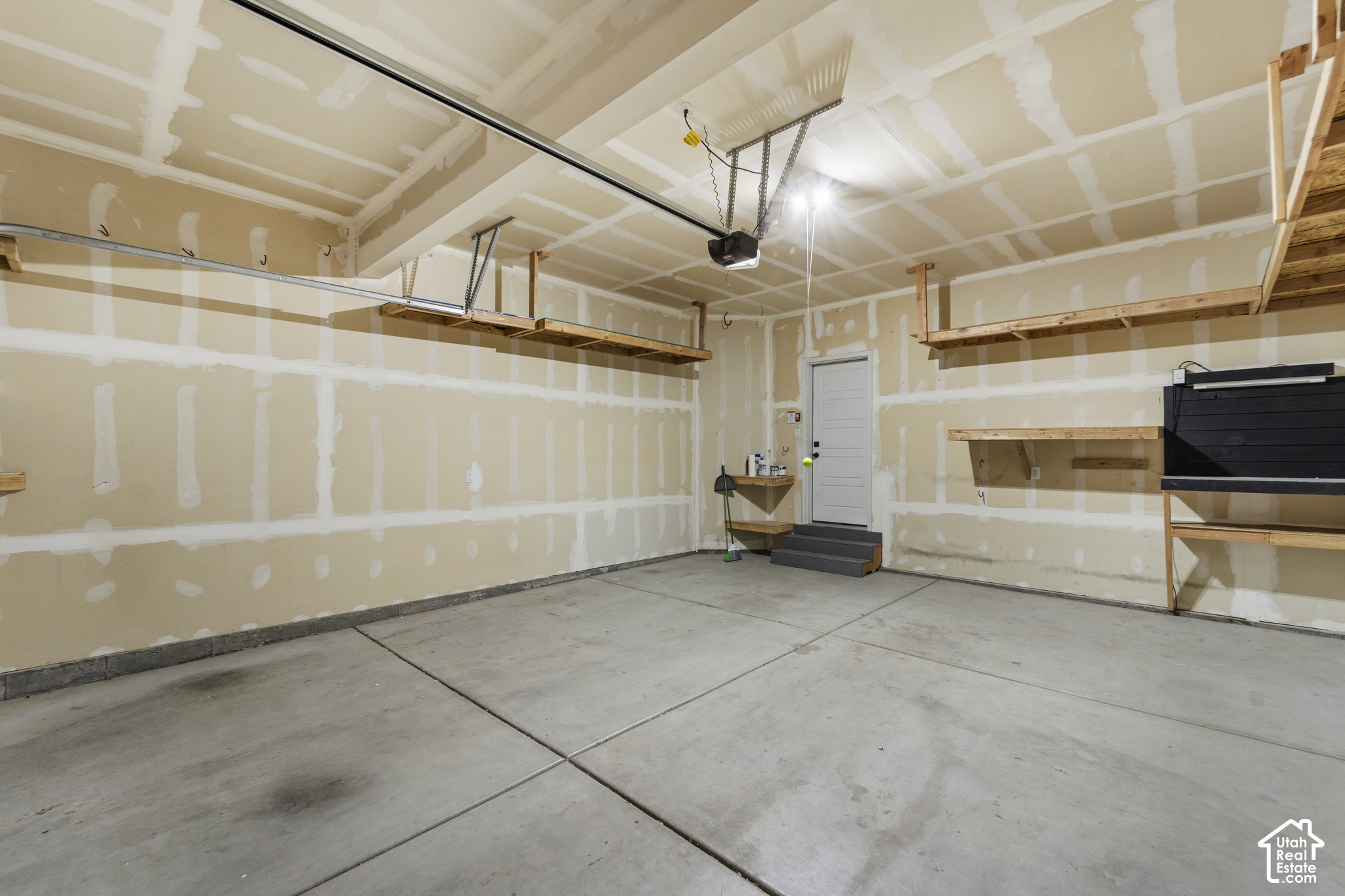 main property photo 40
