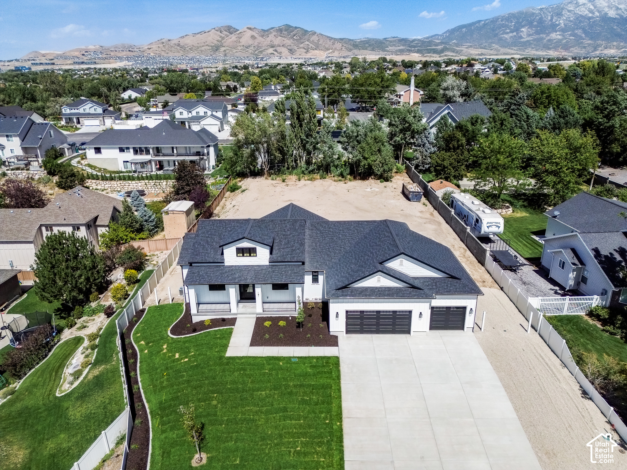 main property photo 16