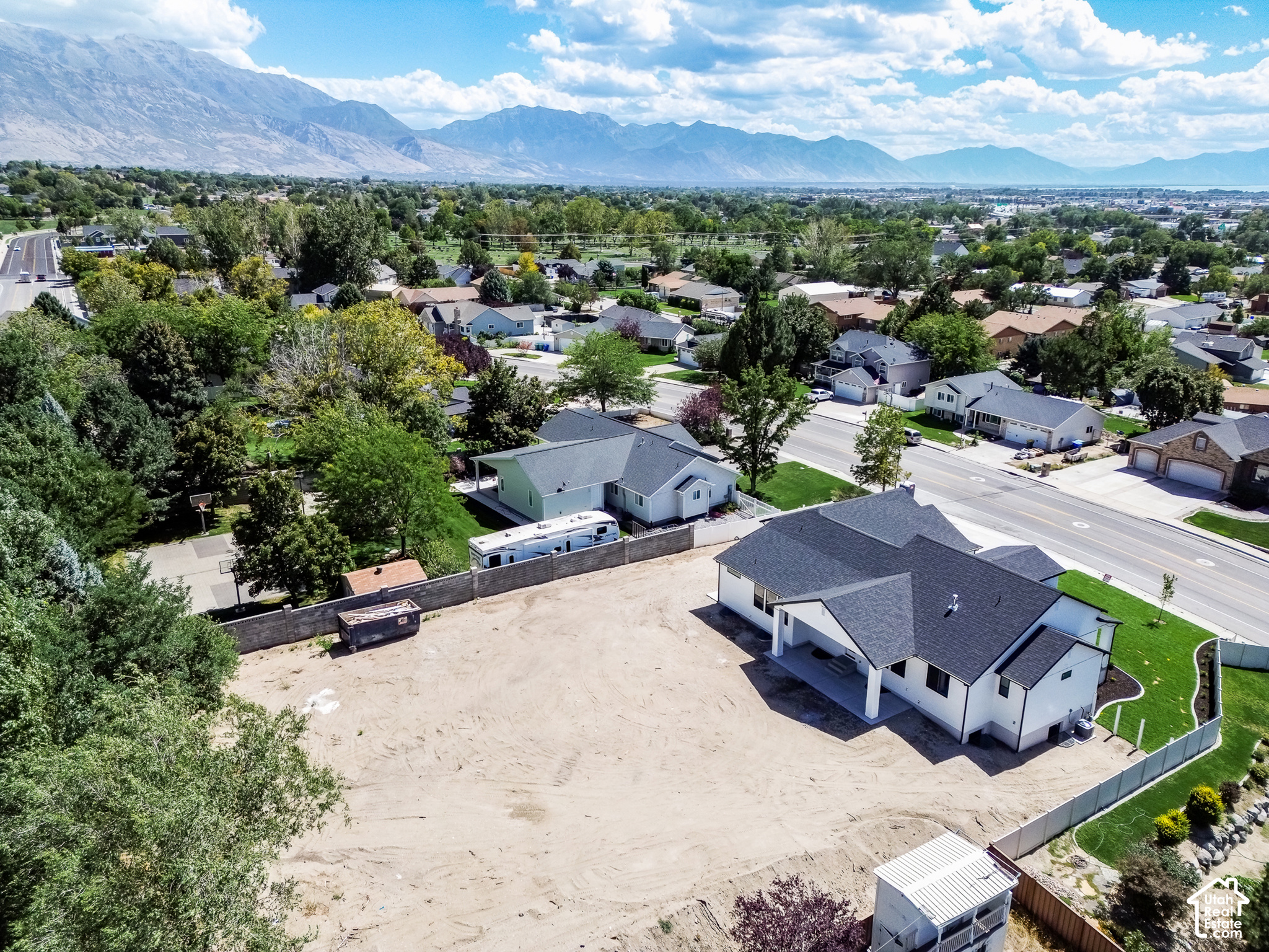 main property photo 17