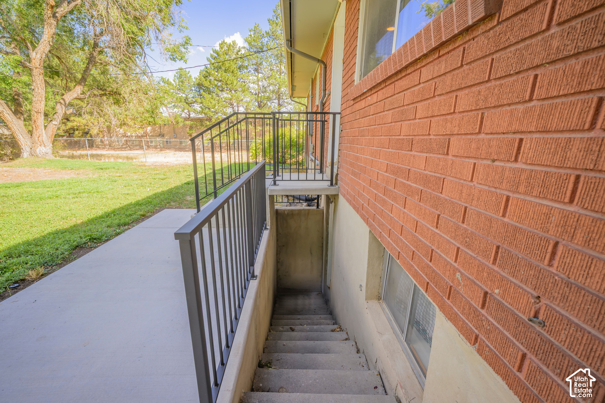 main property photo 32