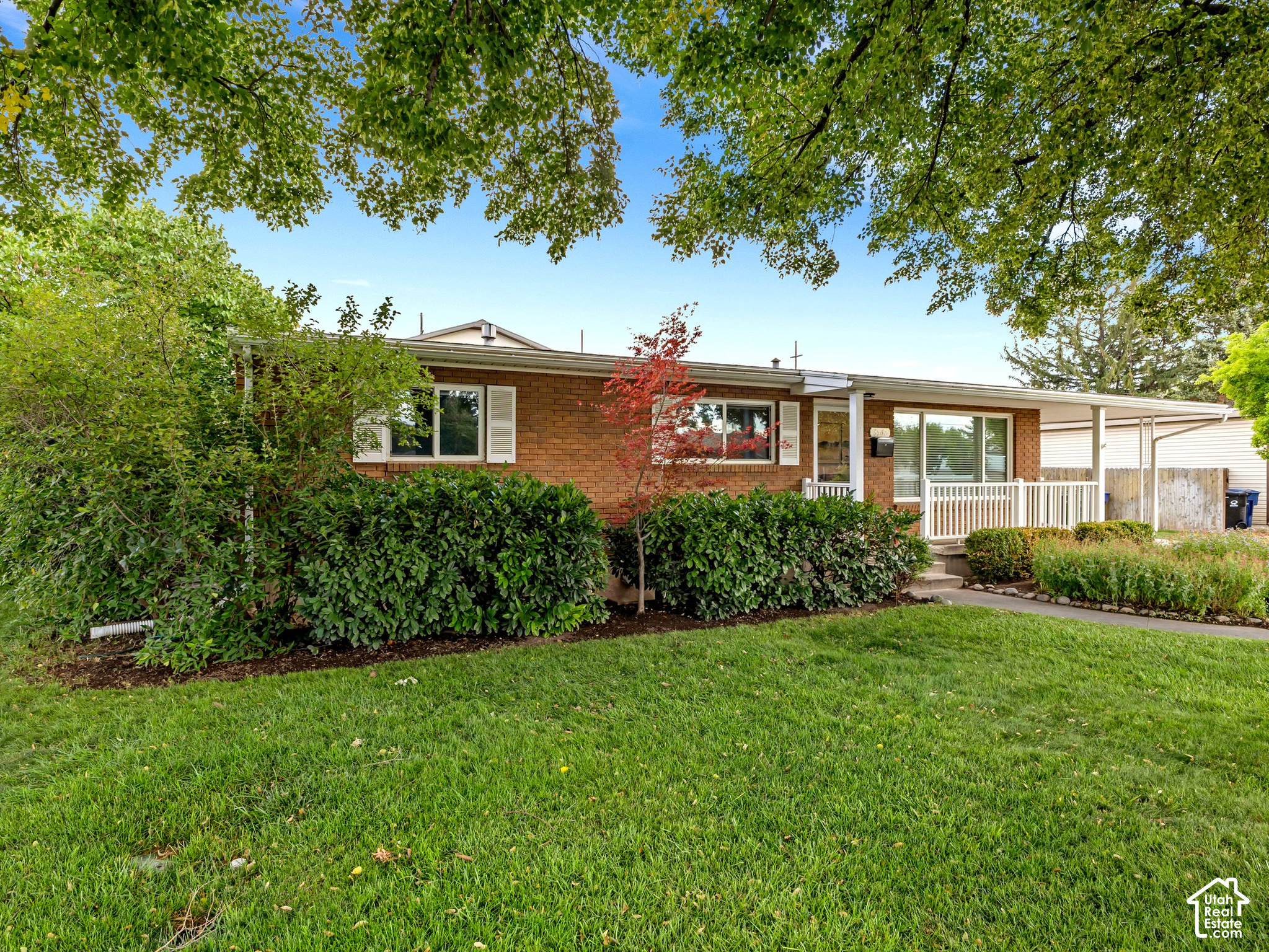 main property photo 23