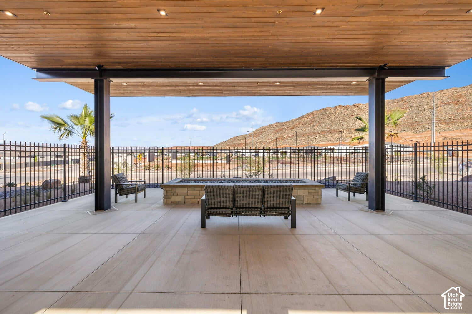 main property photo 40