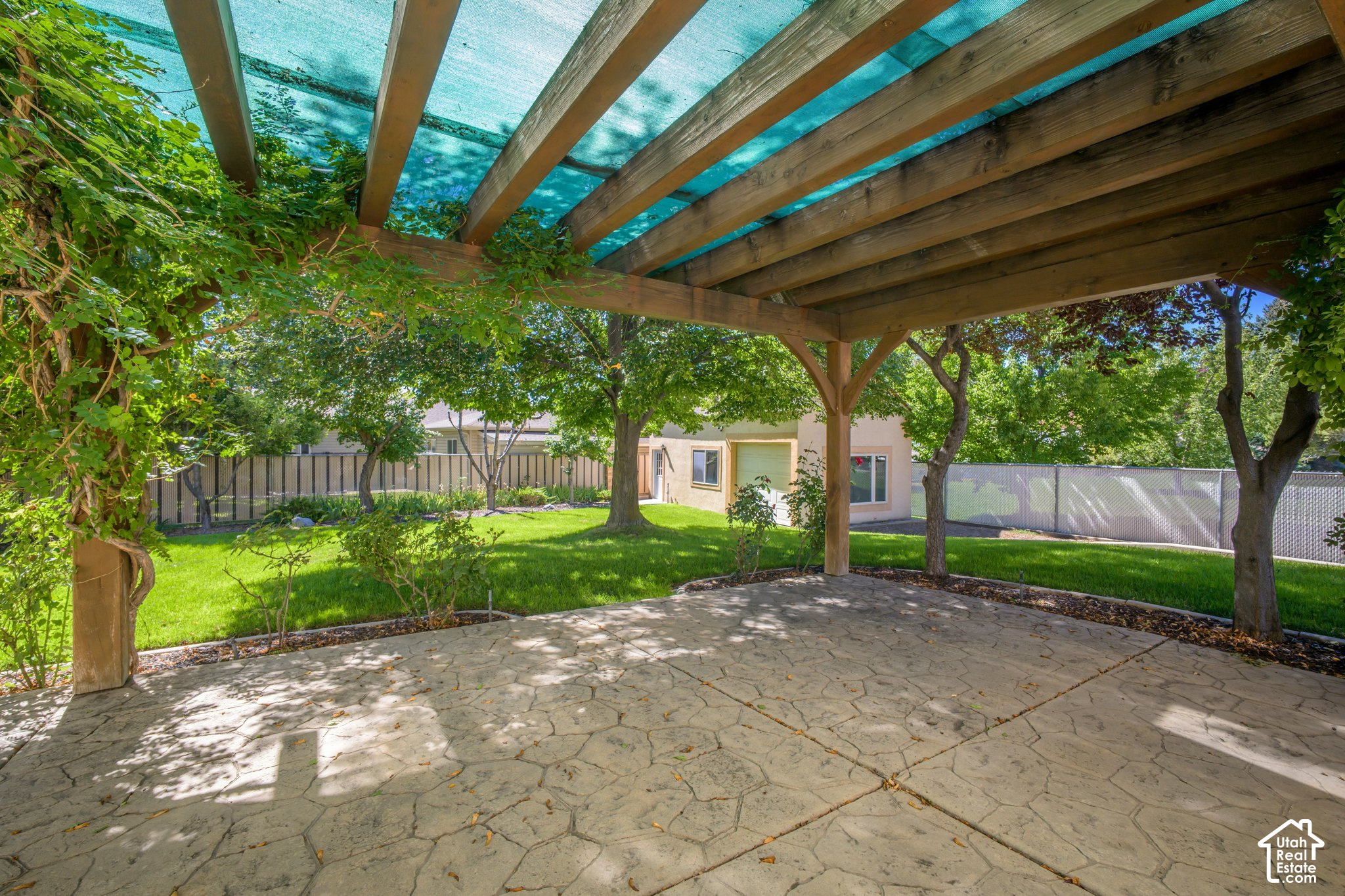 main property photo 28