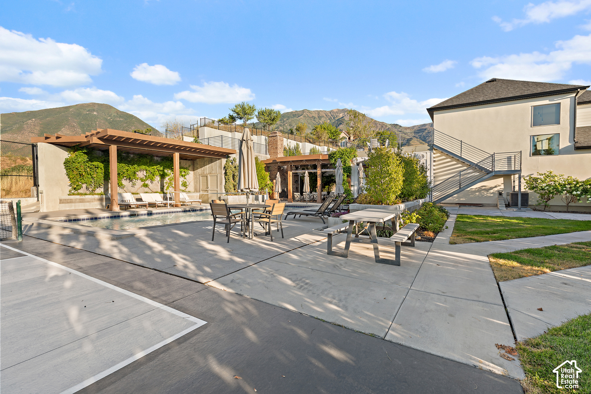 main property photo 70