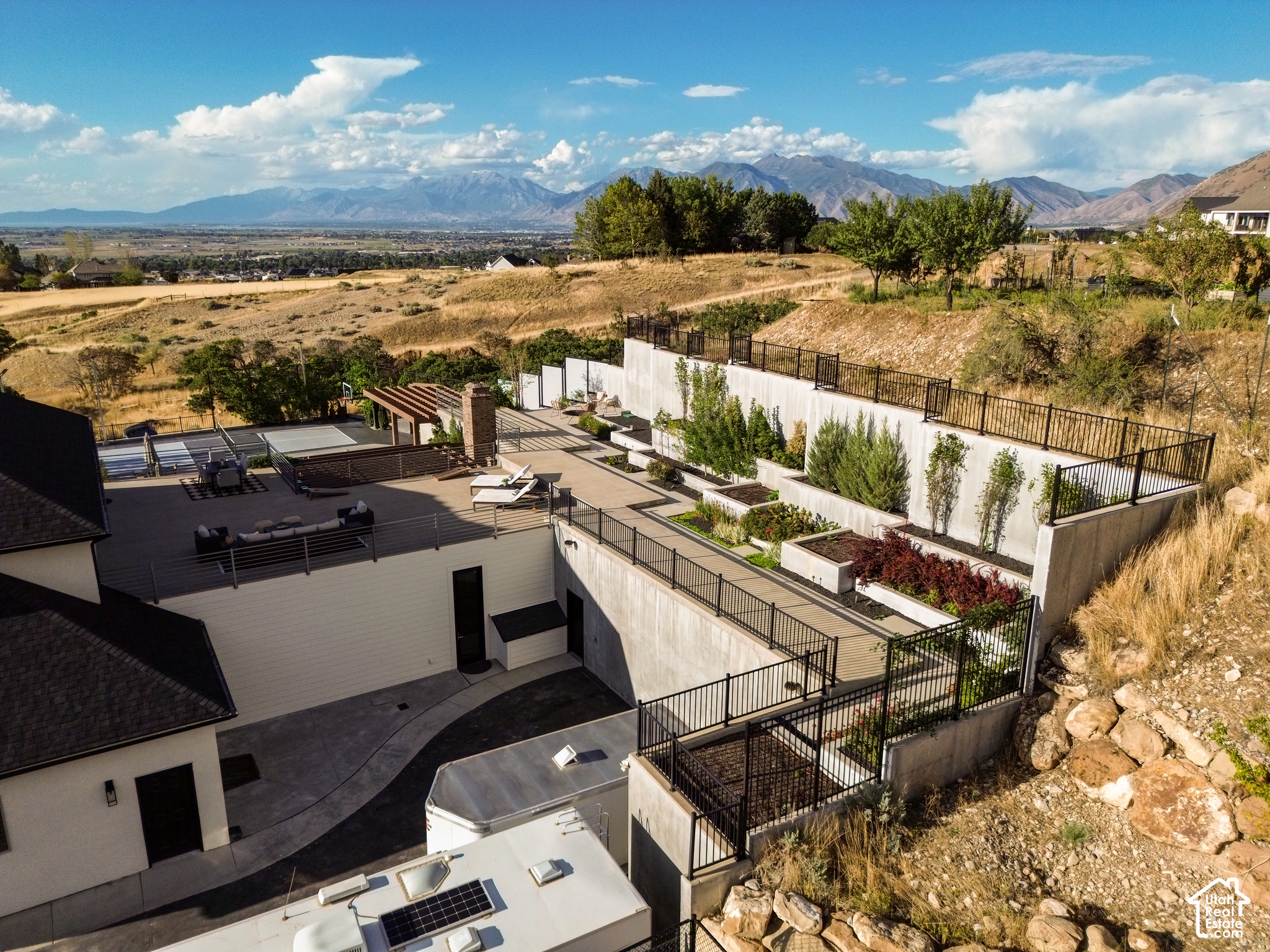 main property photo 89