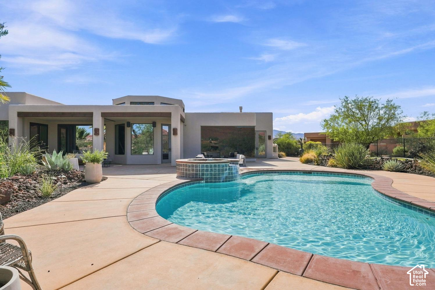 main property photo 25