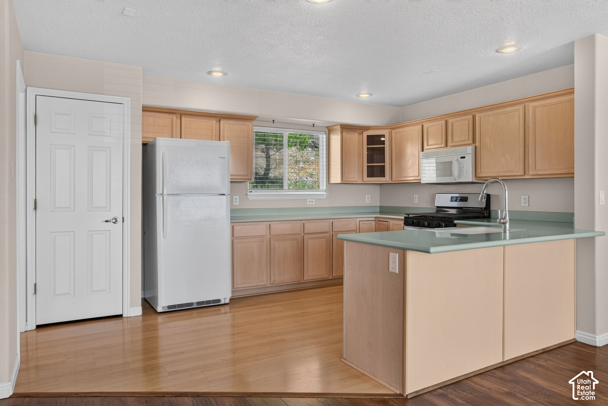 main property photo 17