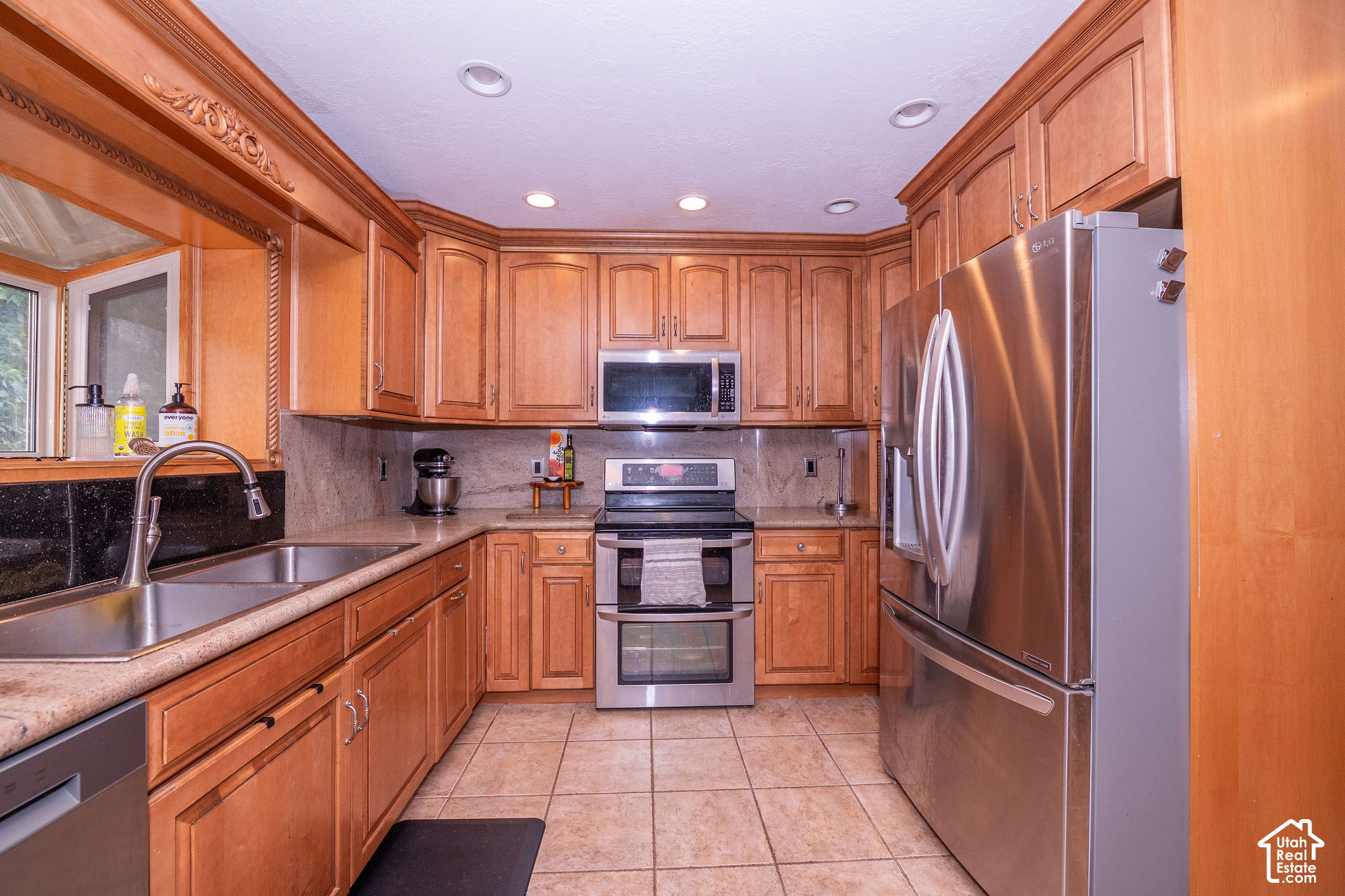 main property photo 16