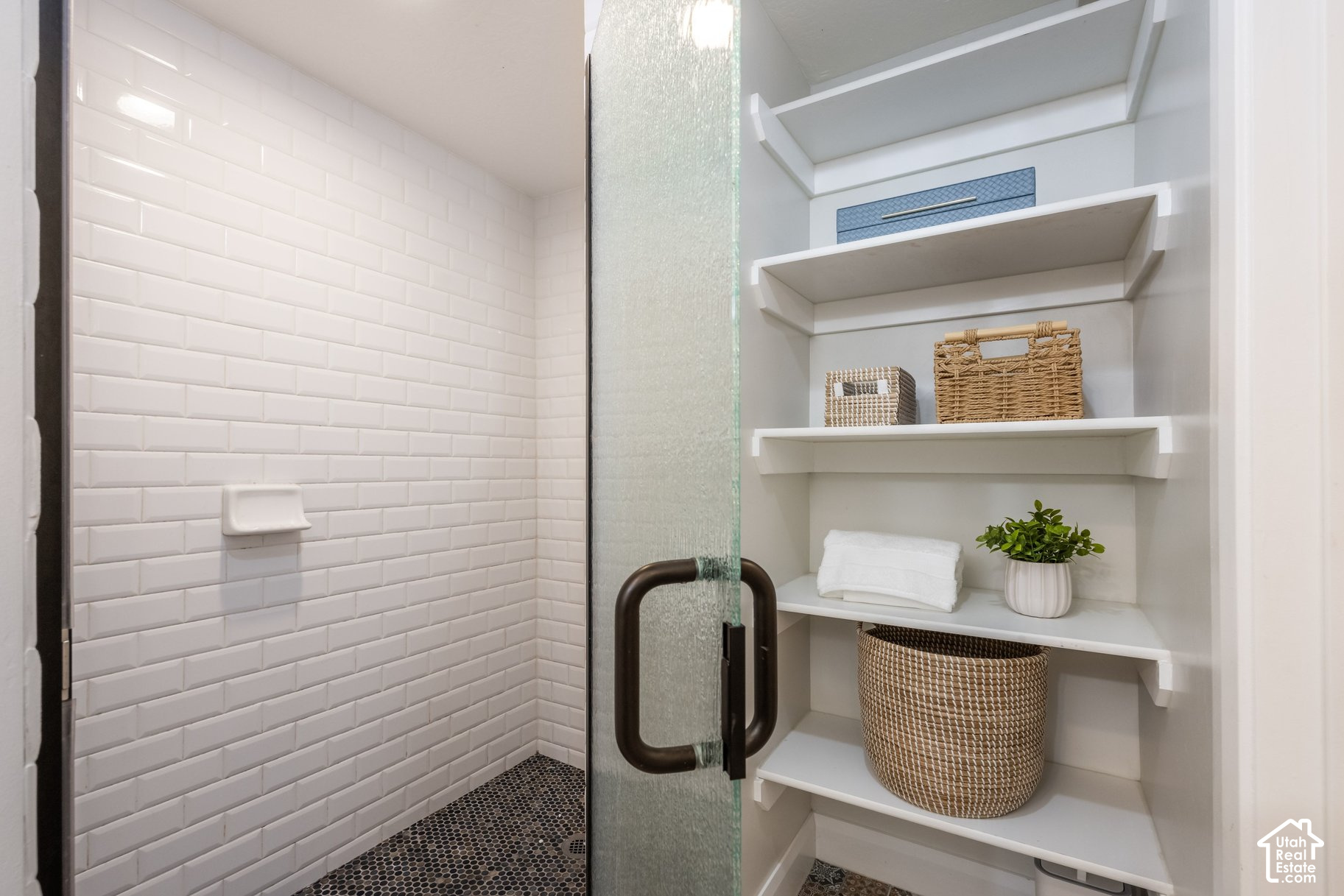 property viewer photo 16