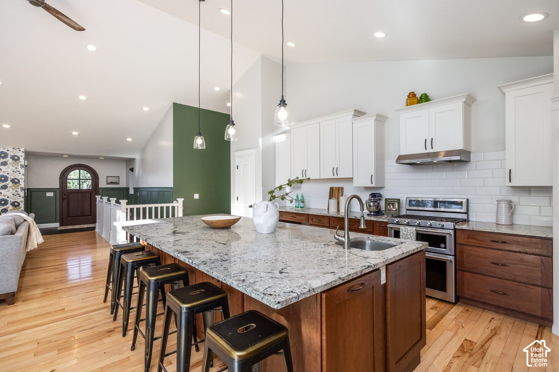 property viewer photo 6