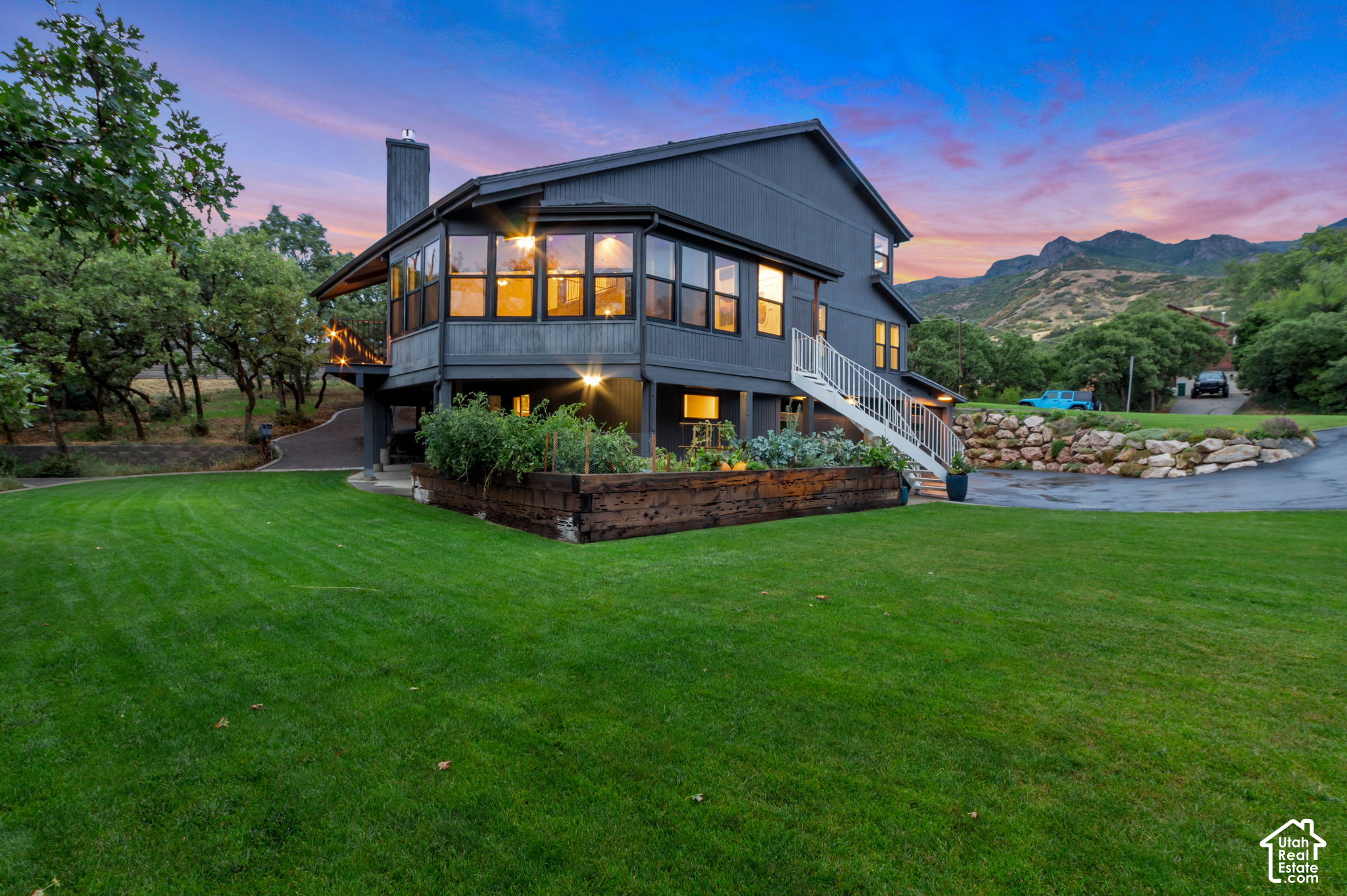 main property photo 28
