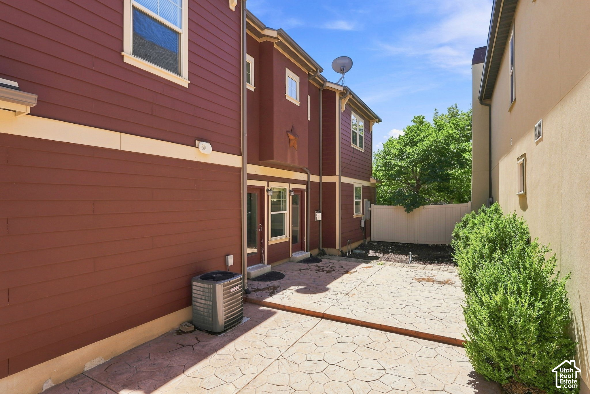 main property photo 28