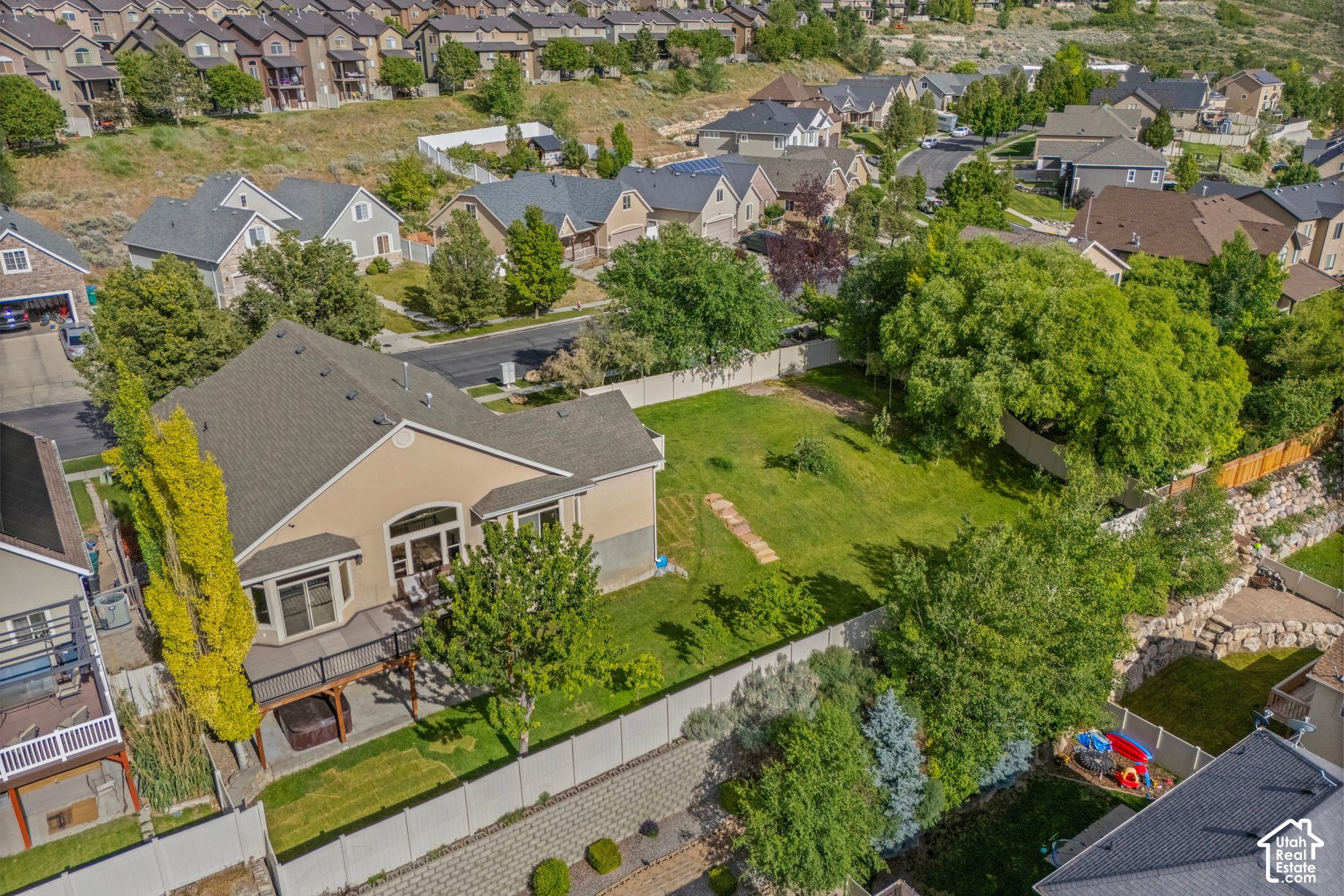 main property photo 16