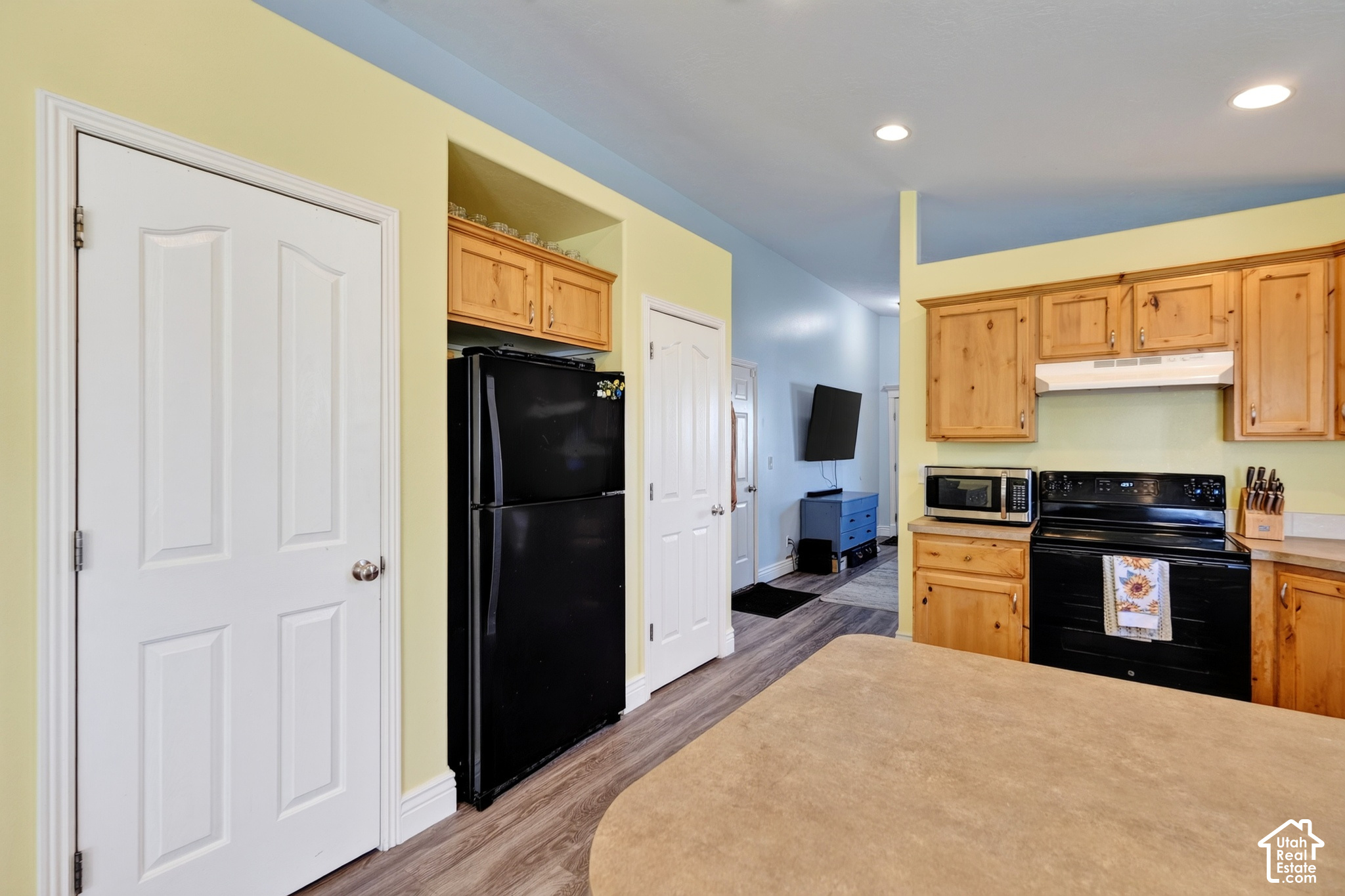main property photo 6