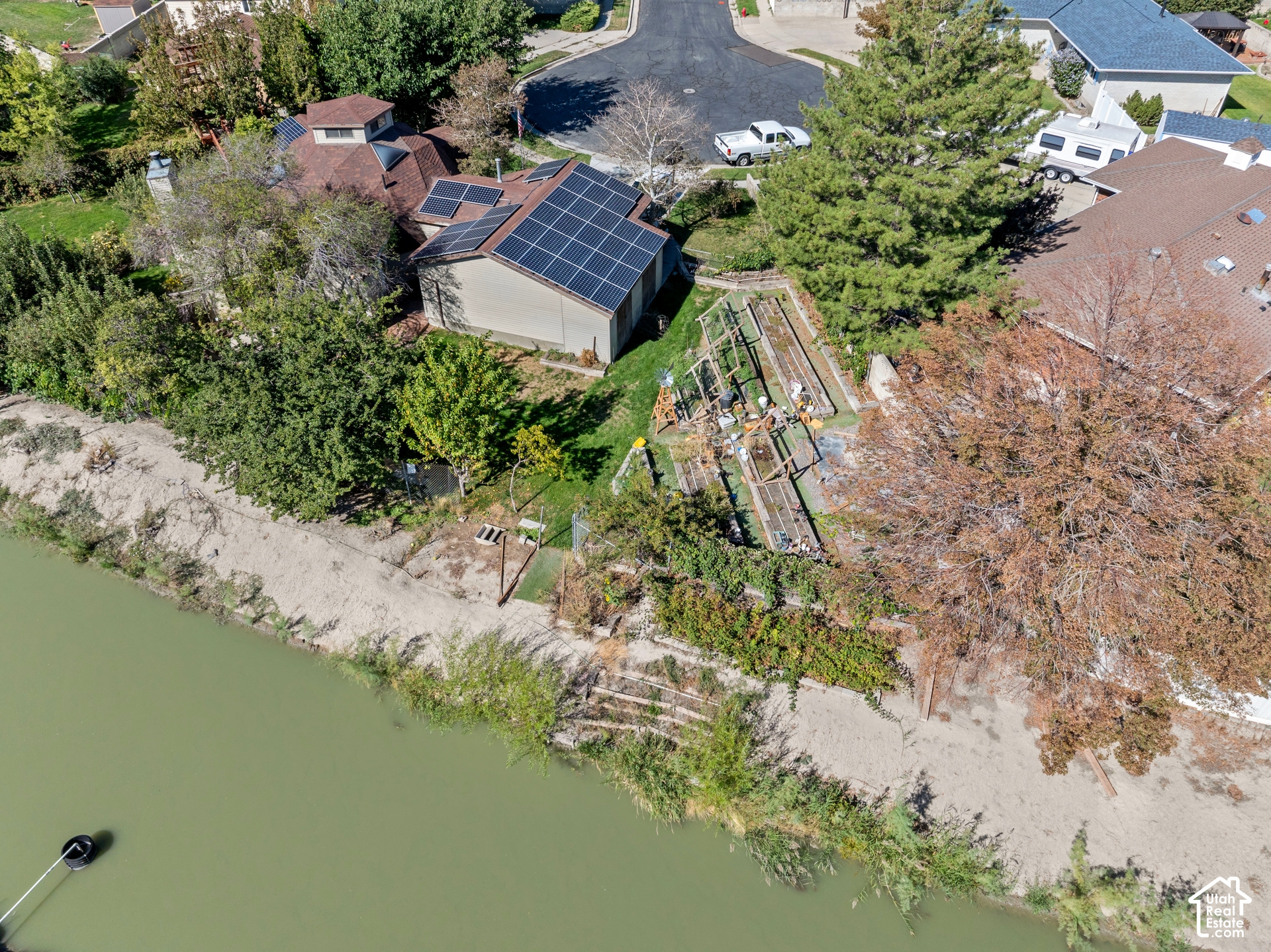 main property photo 37
