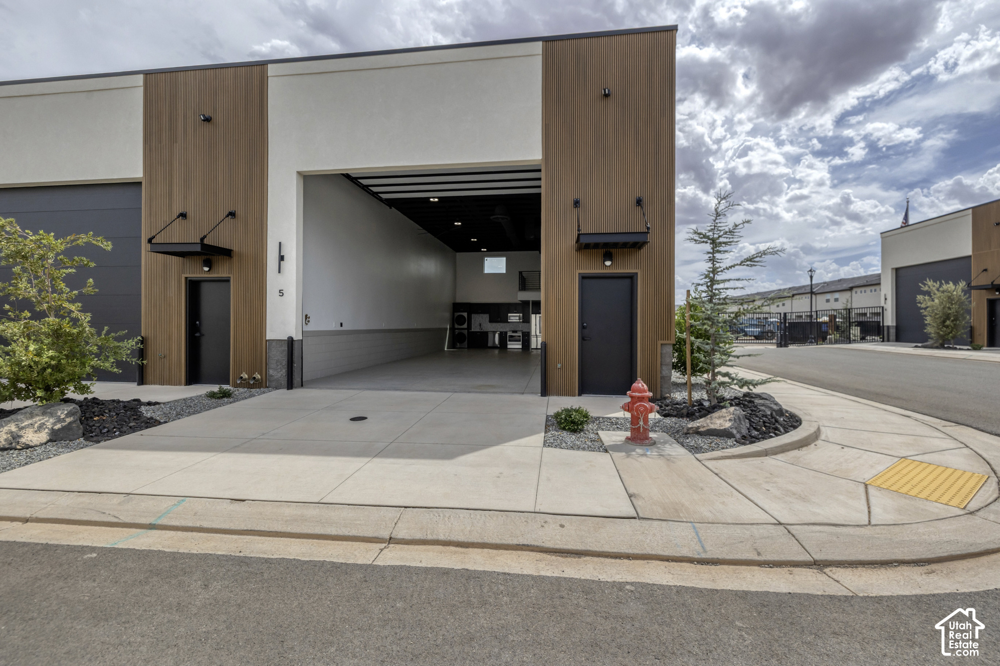 main property photo 11