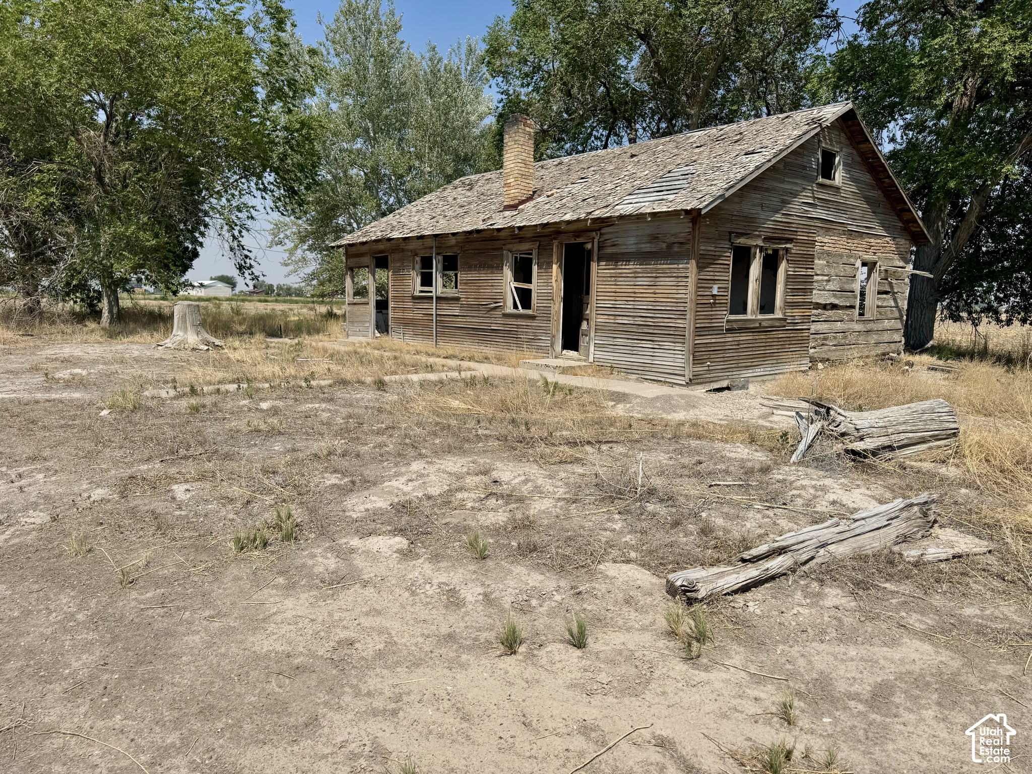 main property photo 28
