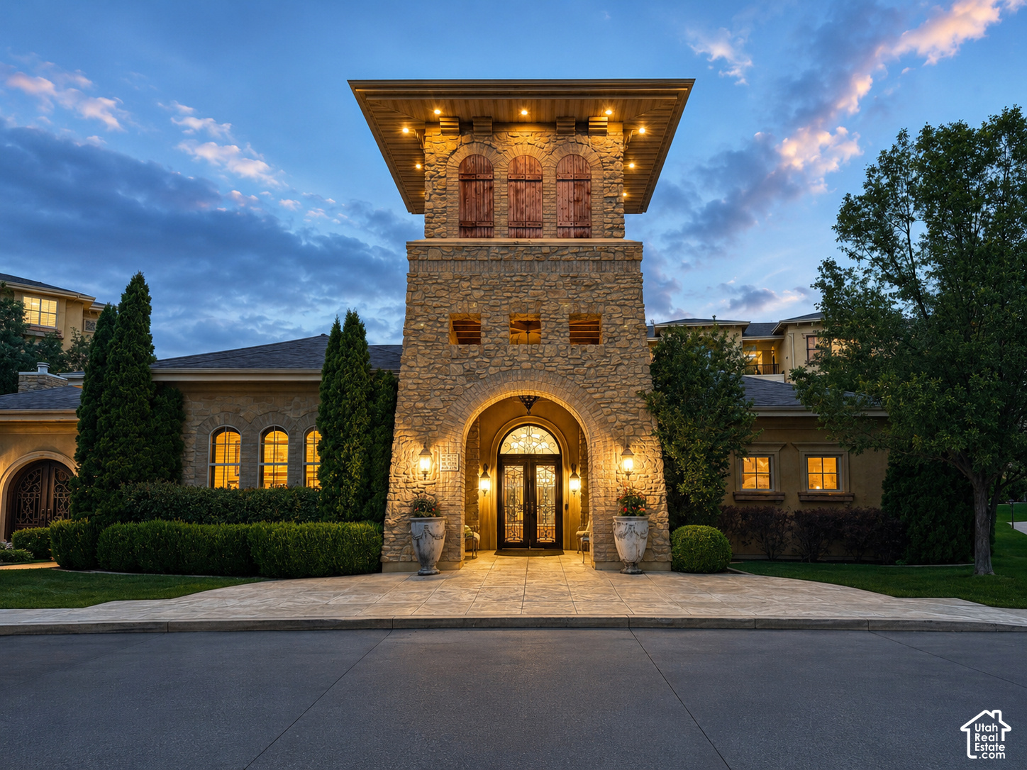 main property photo 28