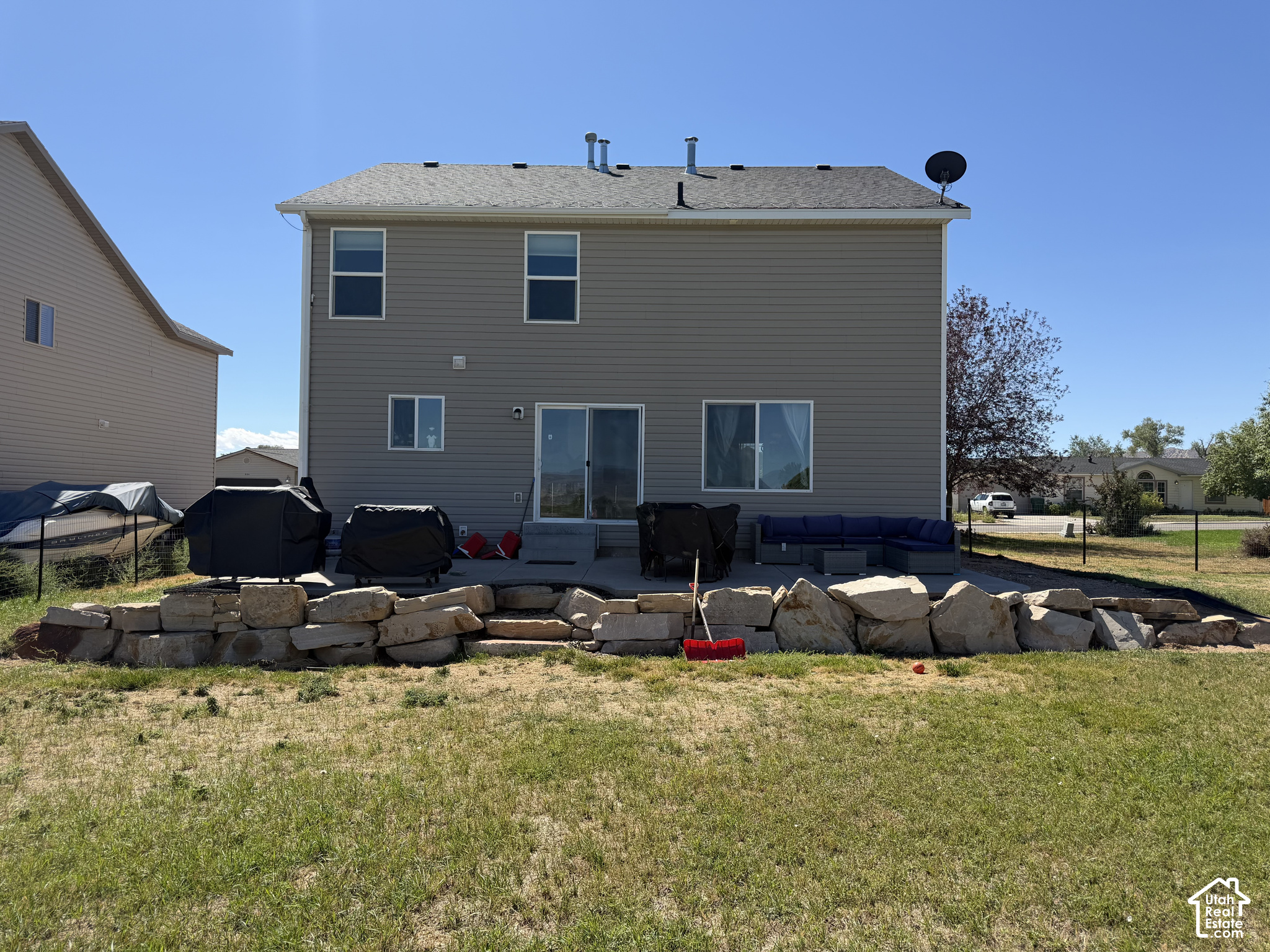 main property photo 40