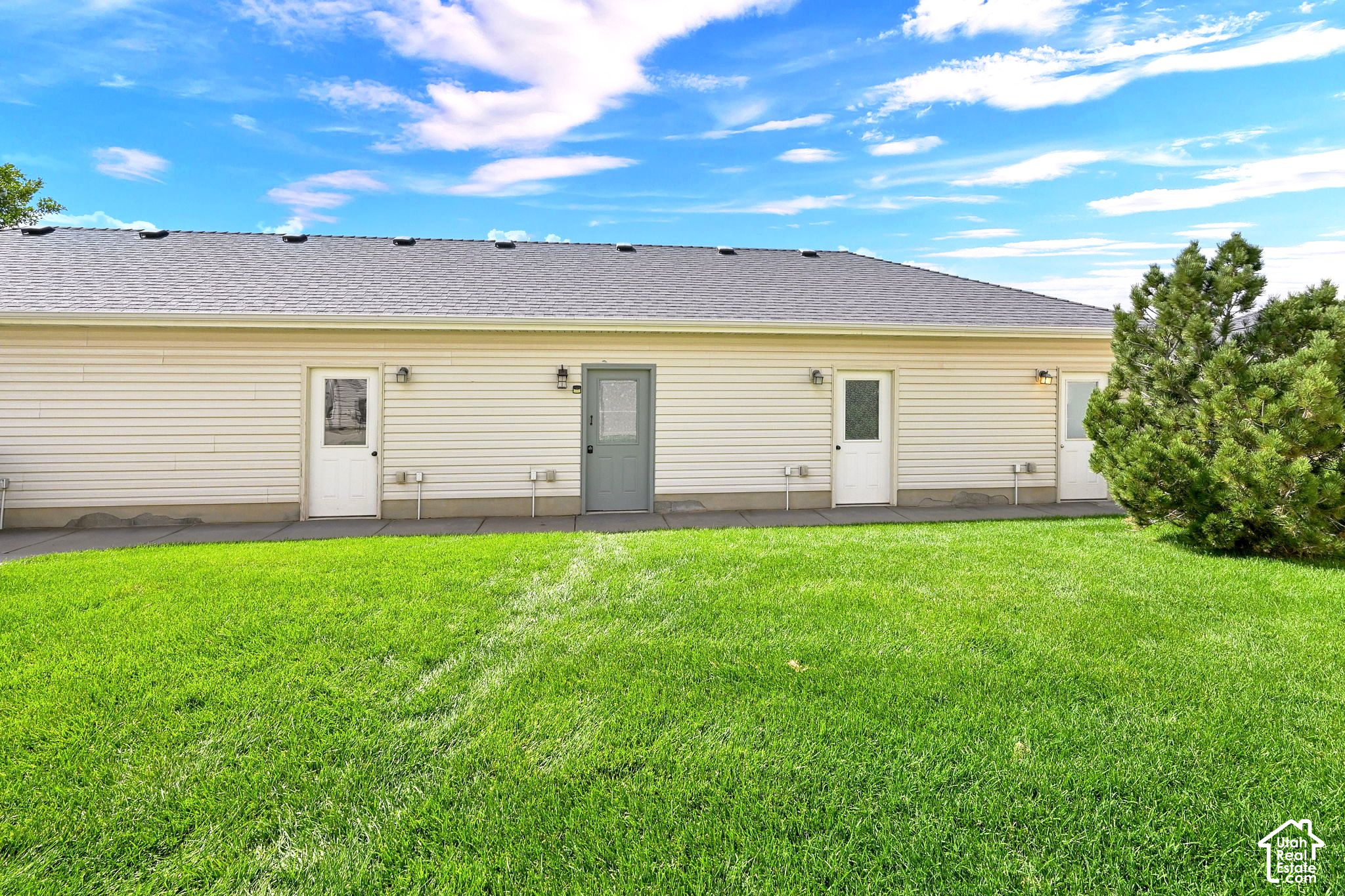 main property photo 28