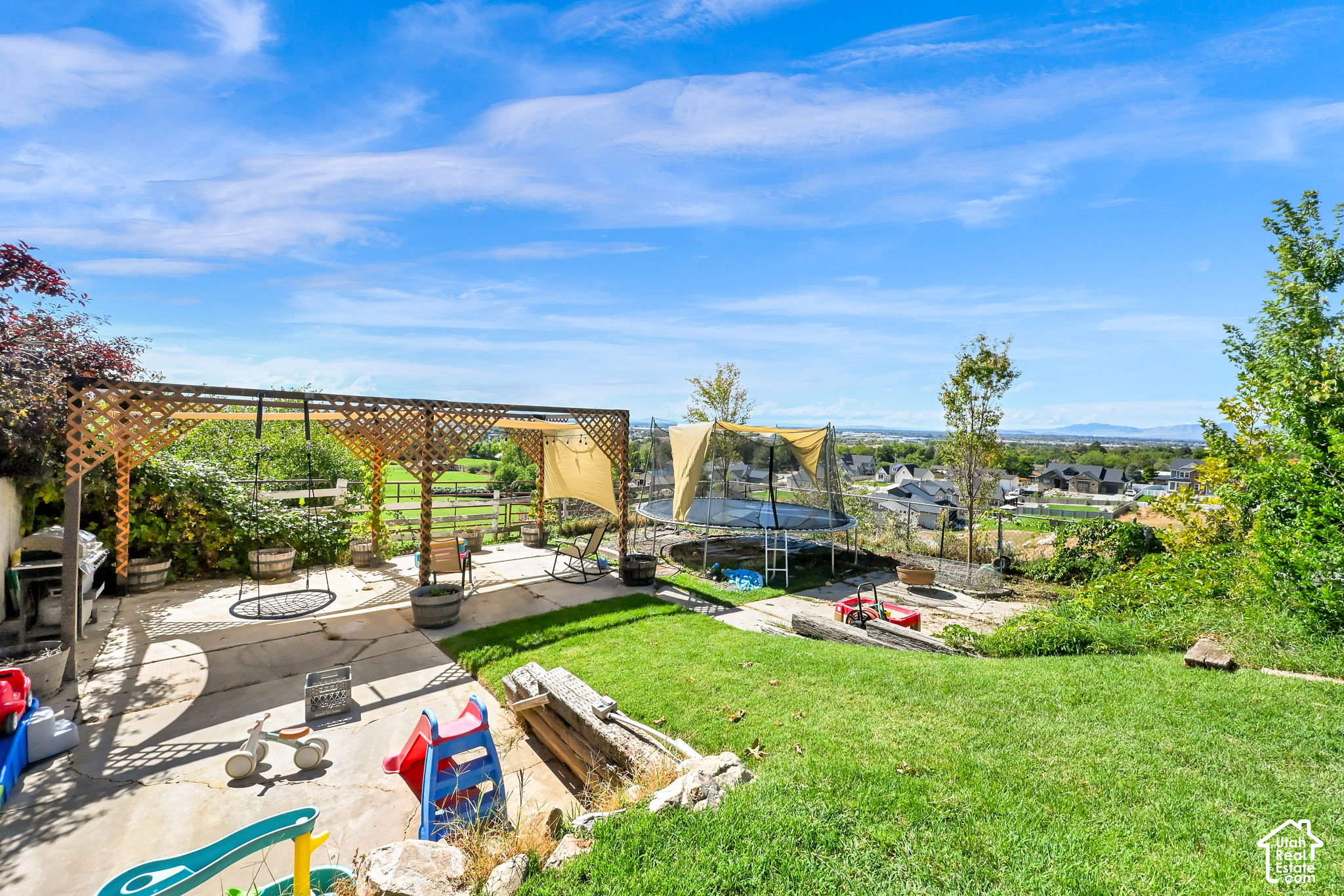 main property photo 25