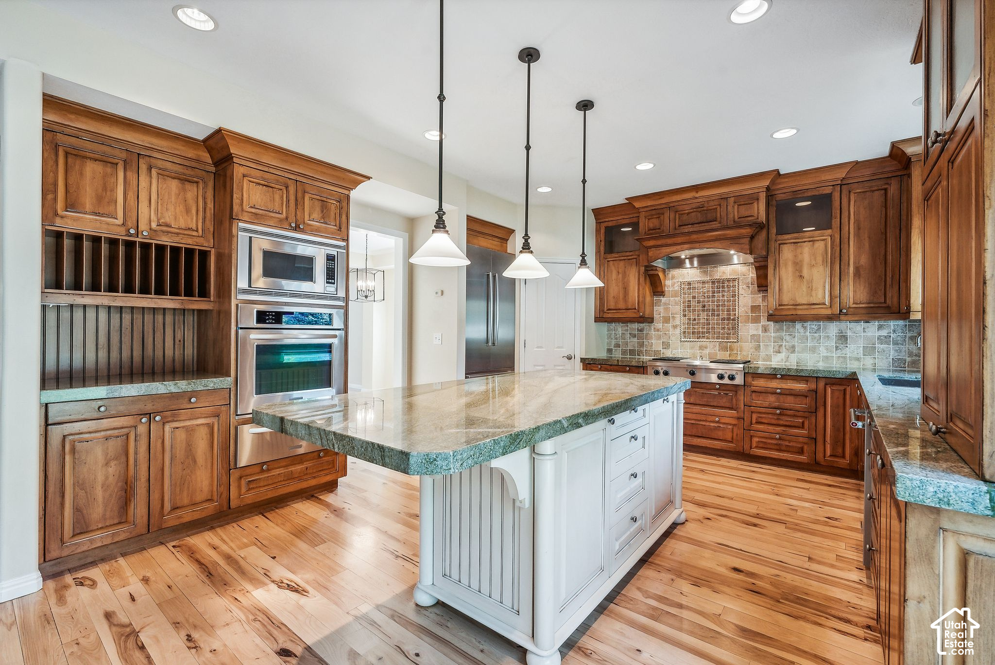 main property photo 19