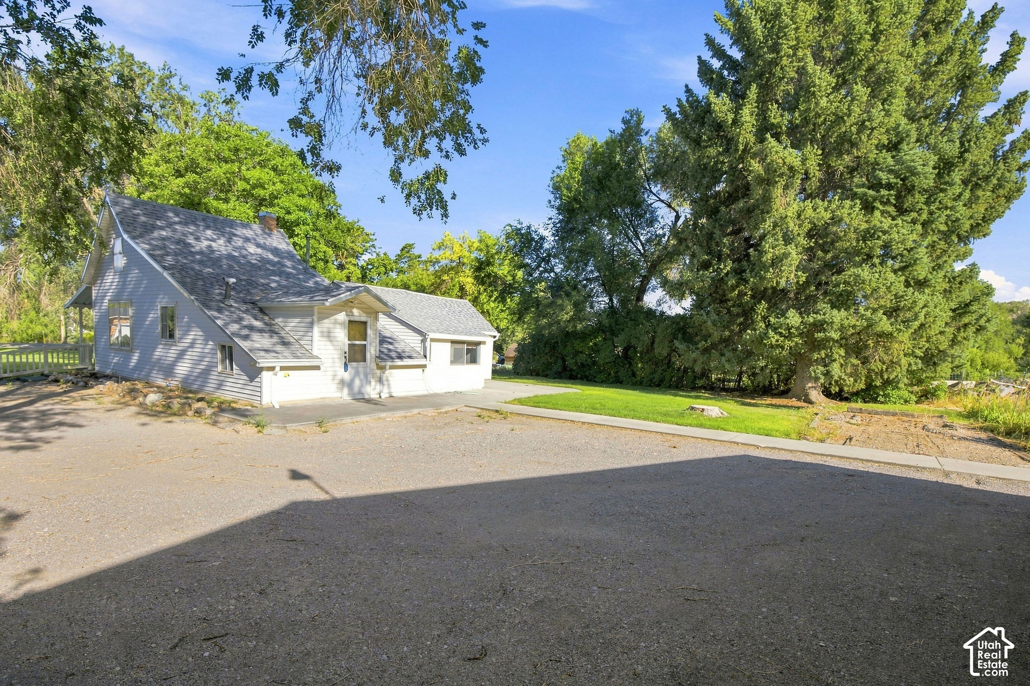 main property photo 31