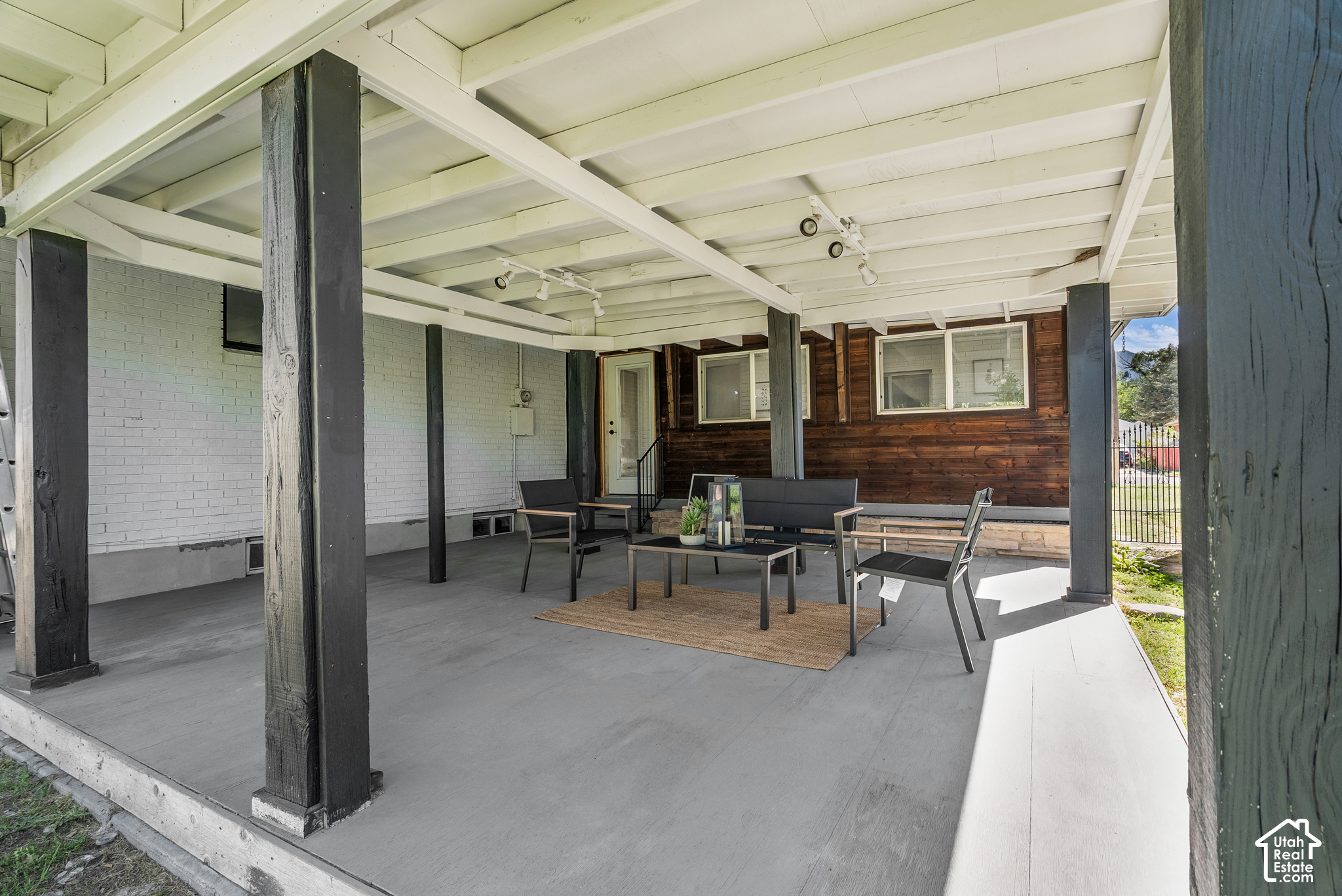 main property photo 25
