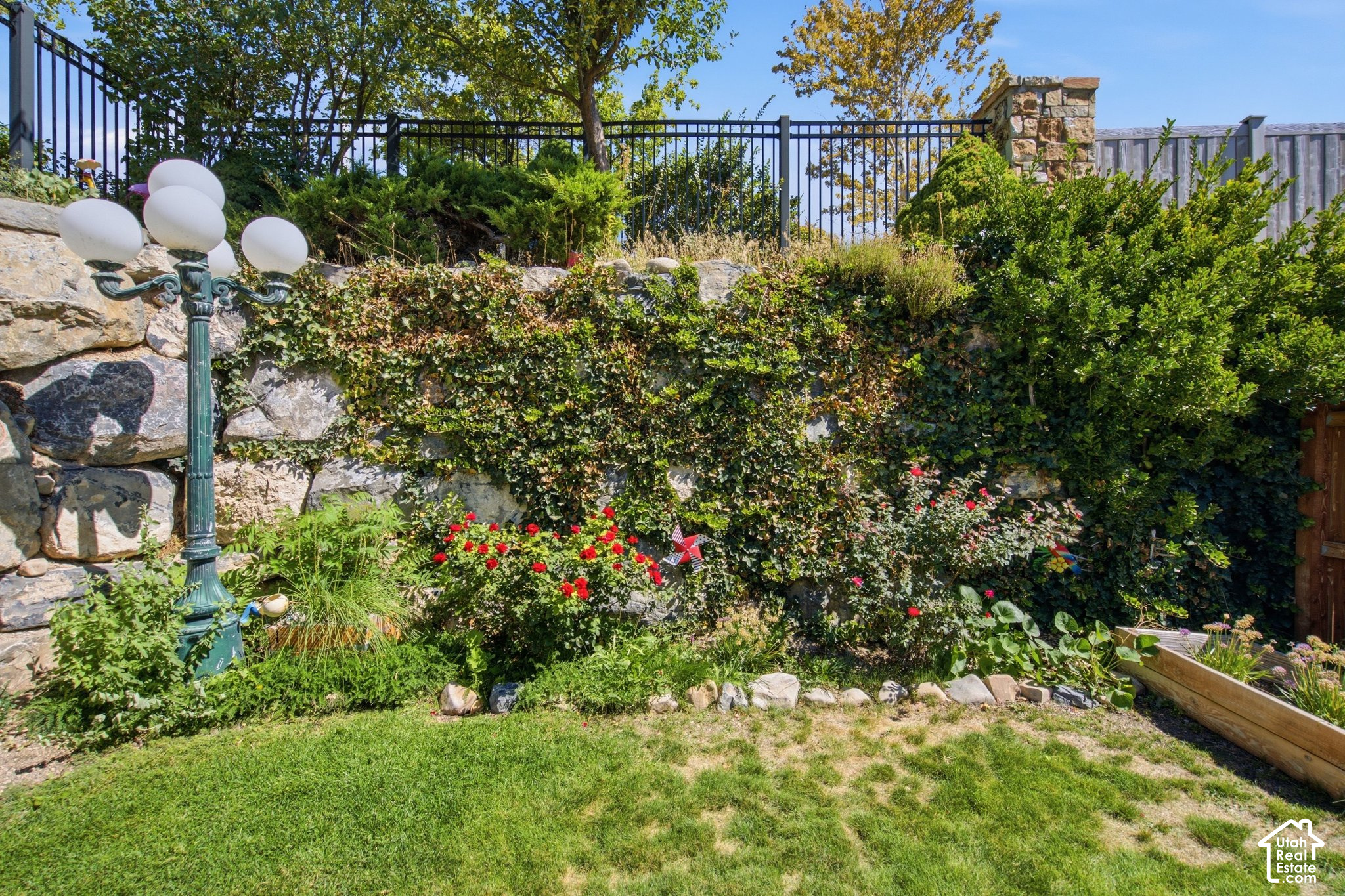 main property photo 30