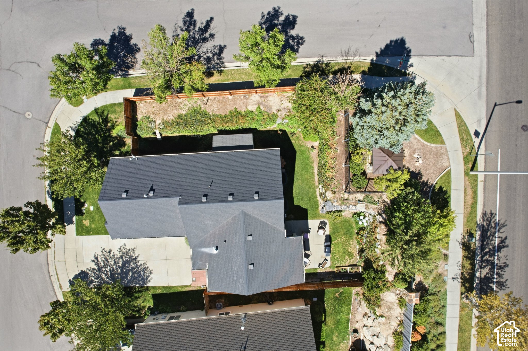 main property photo 34