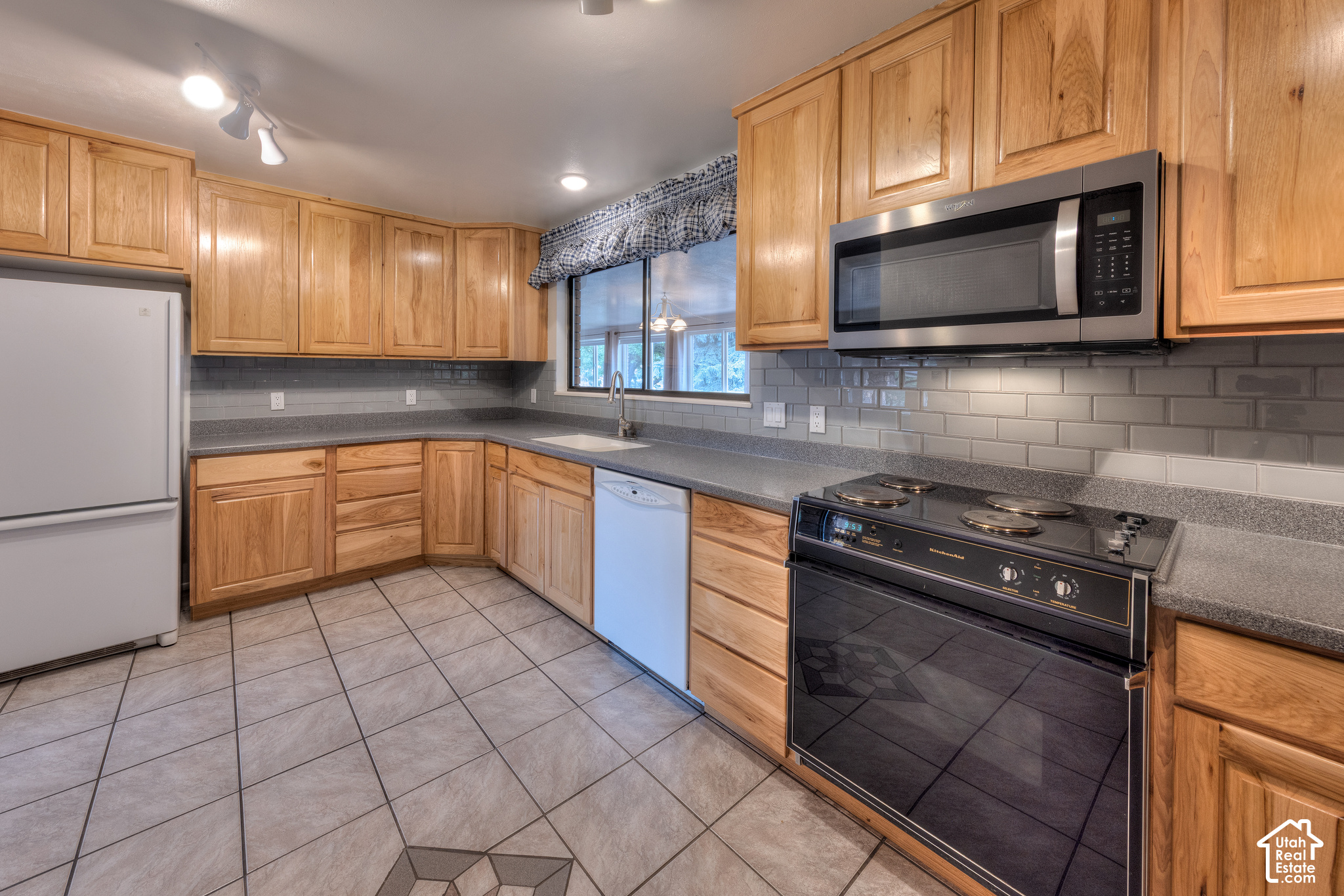 main property photo 17