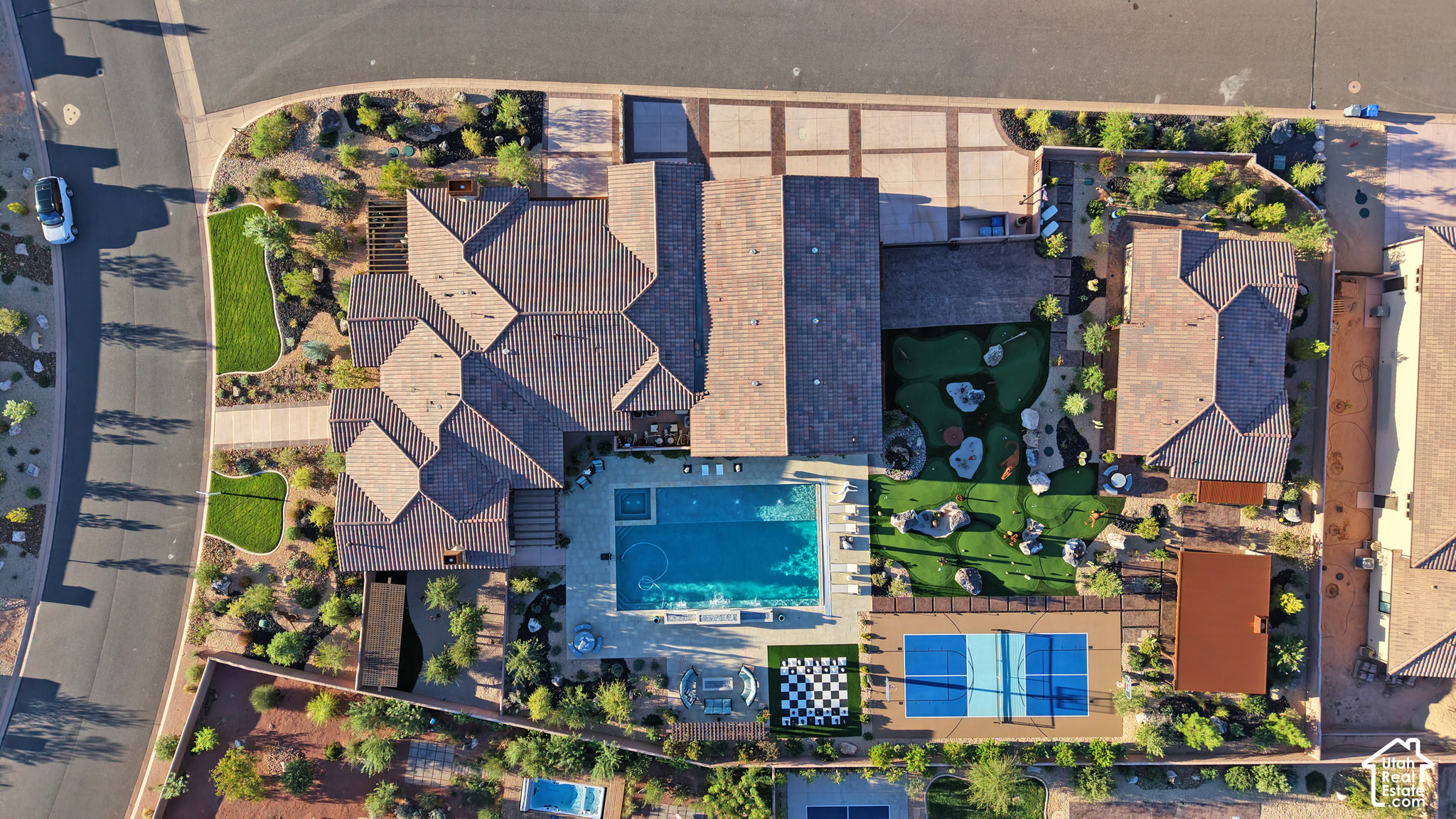 main property photo 3