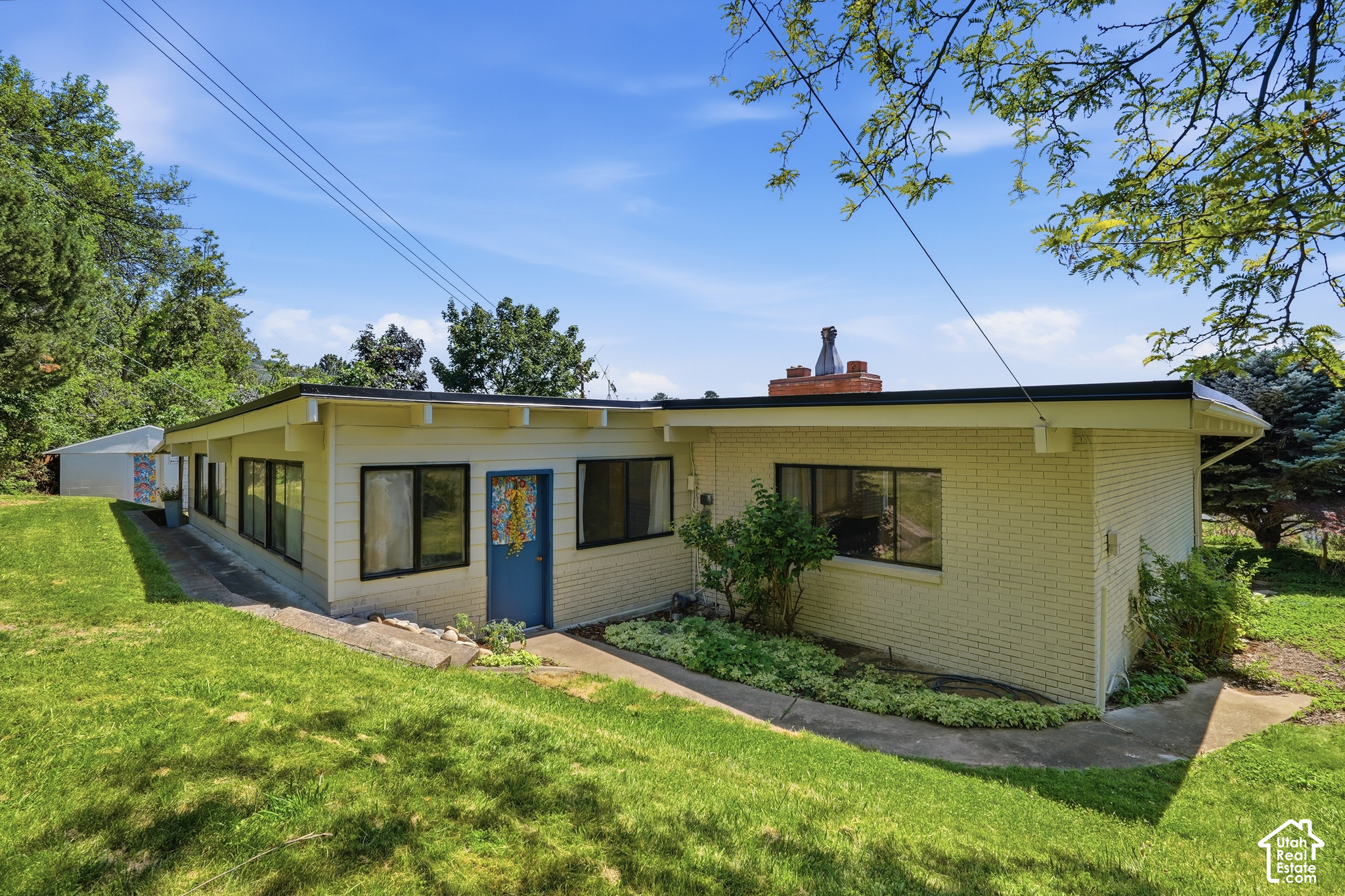 main property photo 28