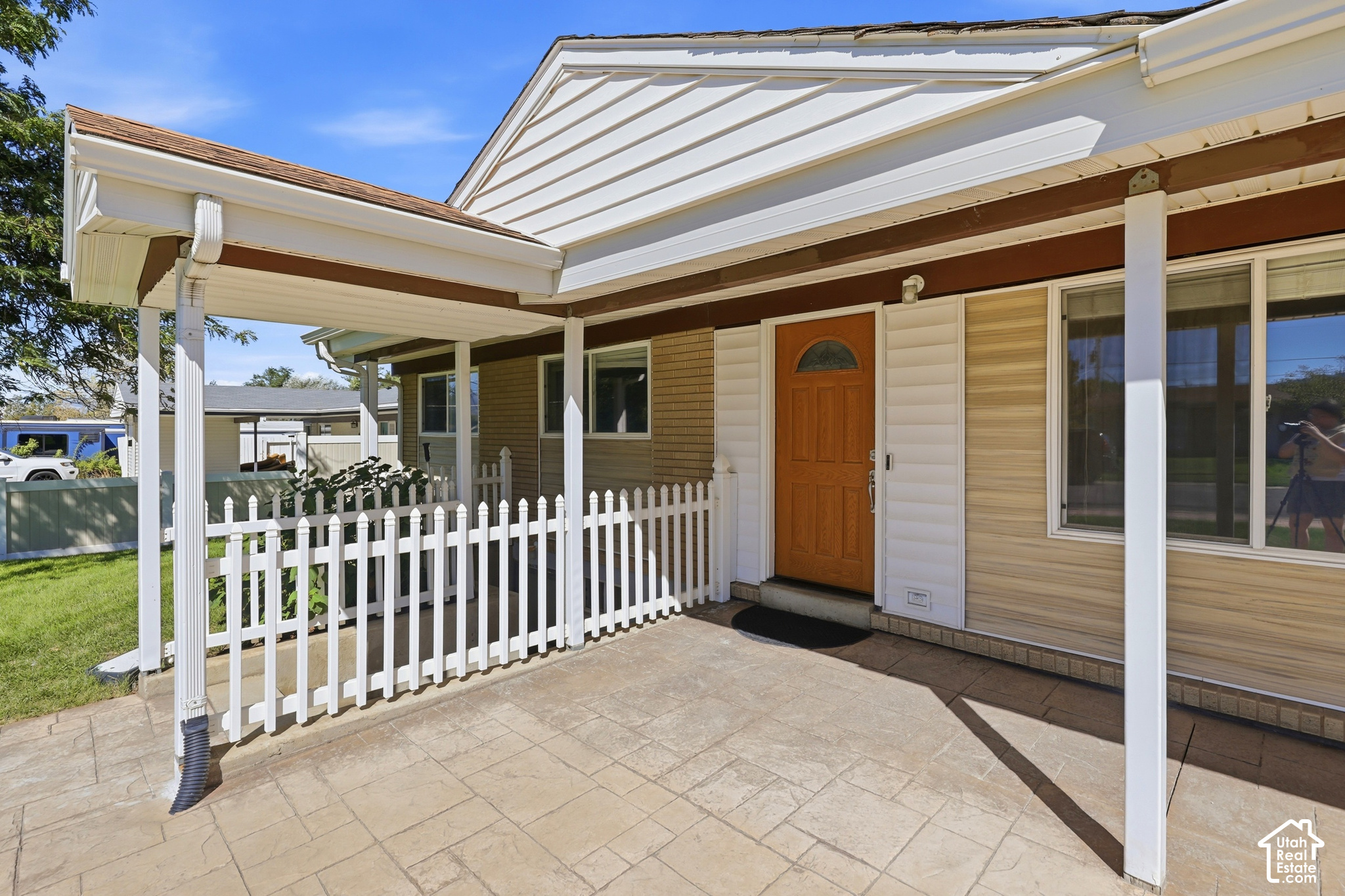 main property photo 28