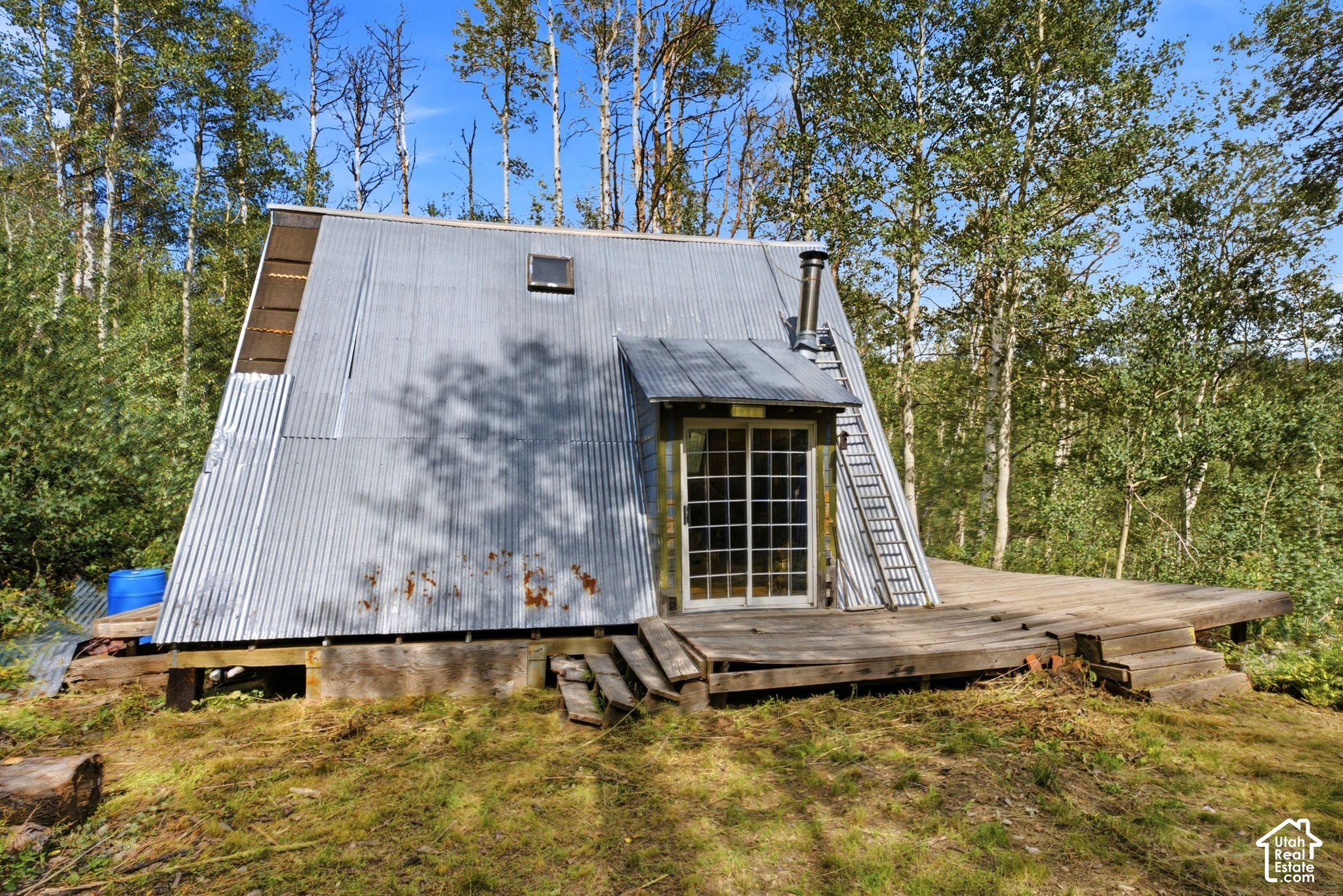 main property photo 28