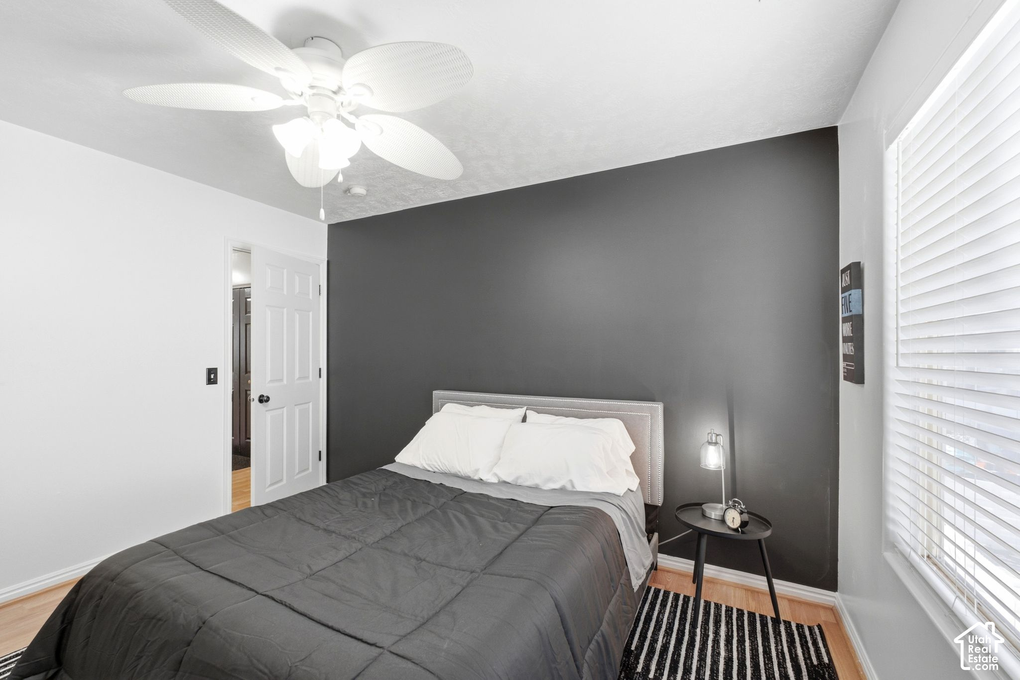 property viewer photo 23